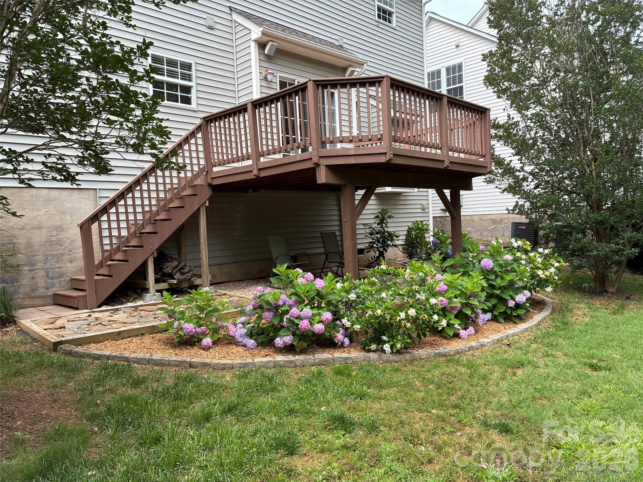 12025 Harmon Lane — Pineville