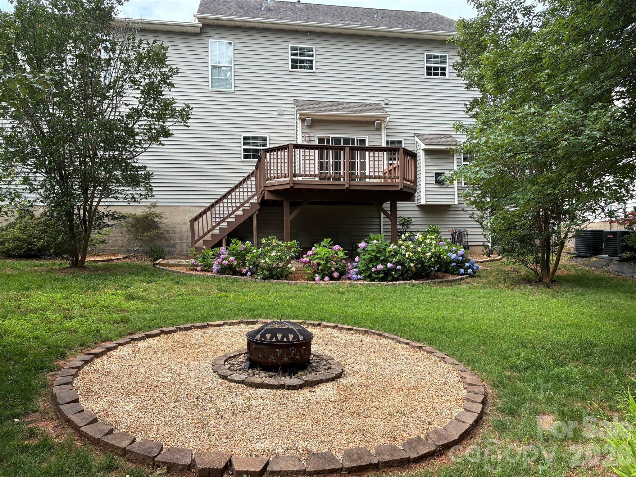 12025 Harmon Lane — Pineville