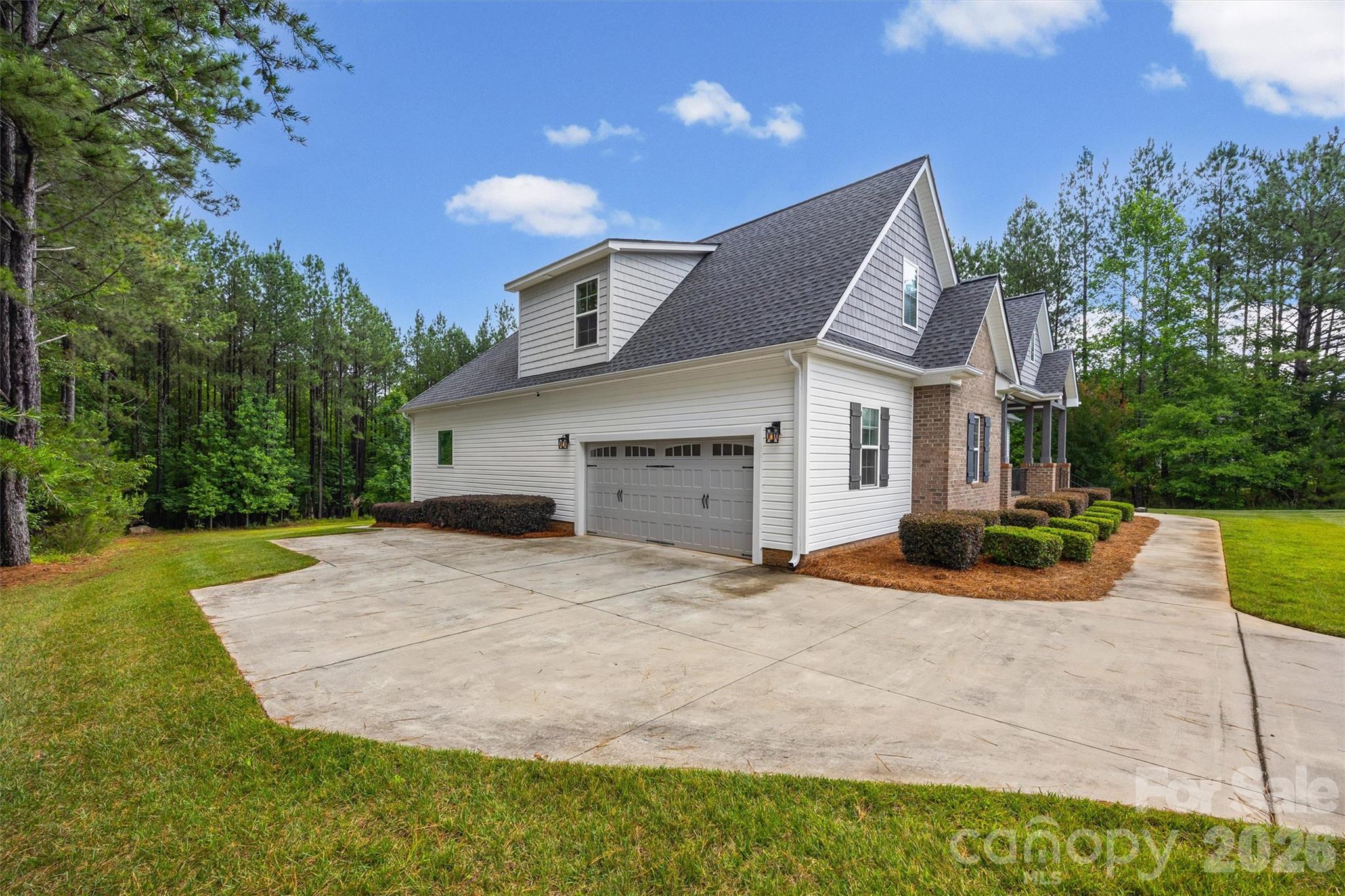 575 Zelkova Street — York