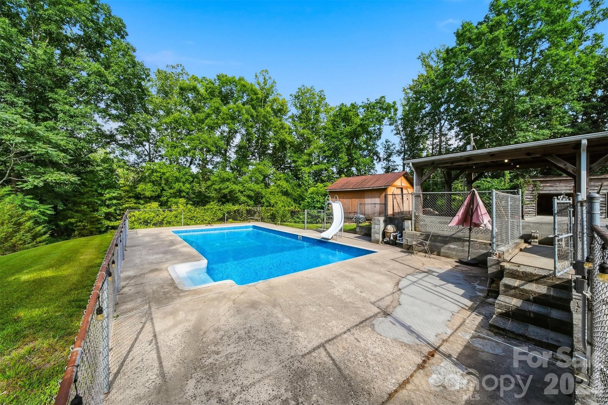 255 Wildwood Road — Lenoir