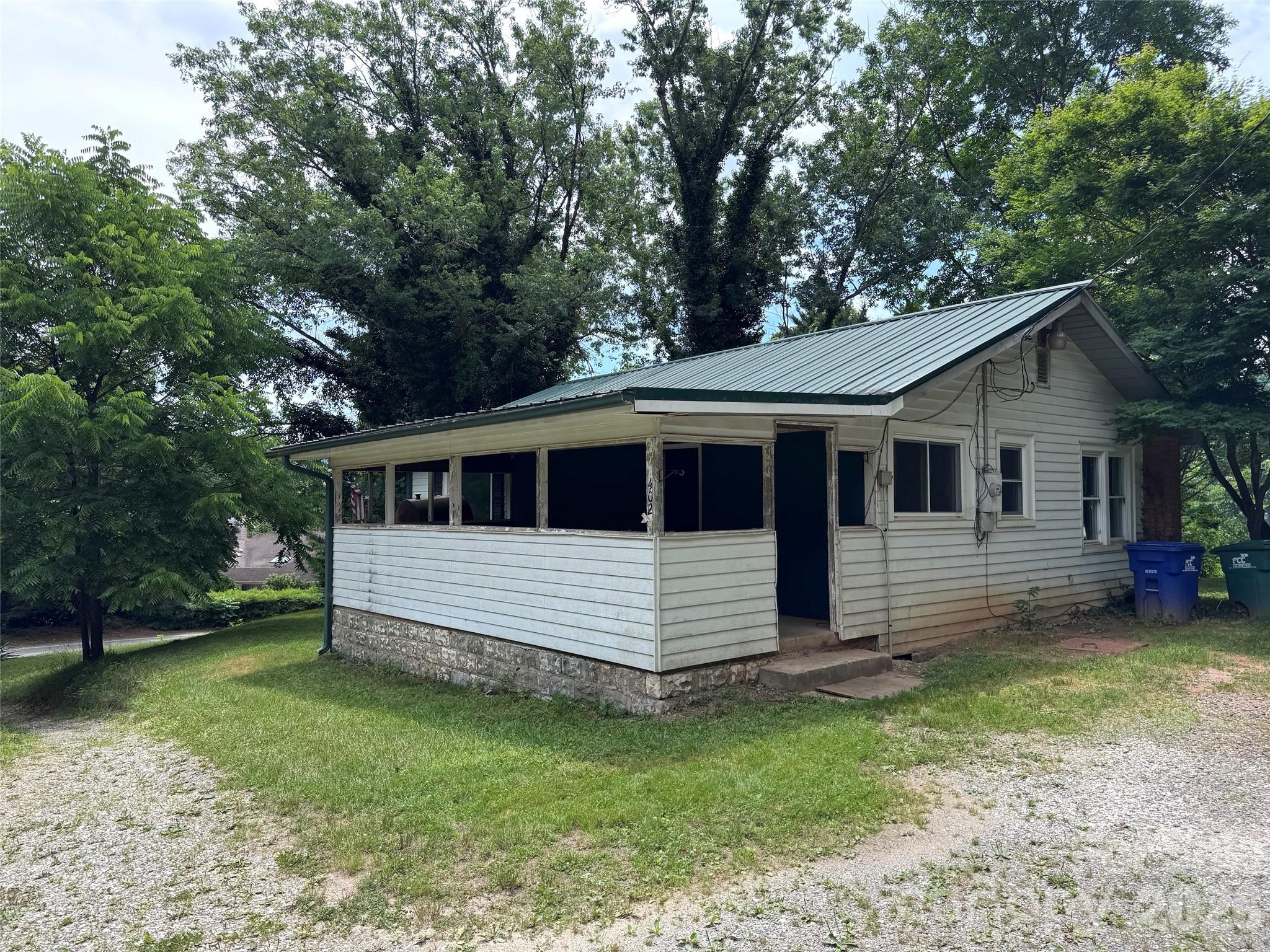 402 Sharon Road — Fairview