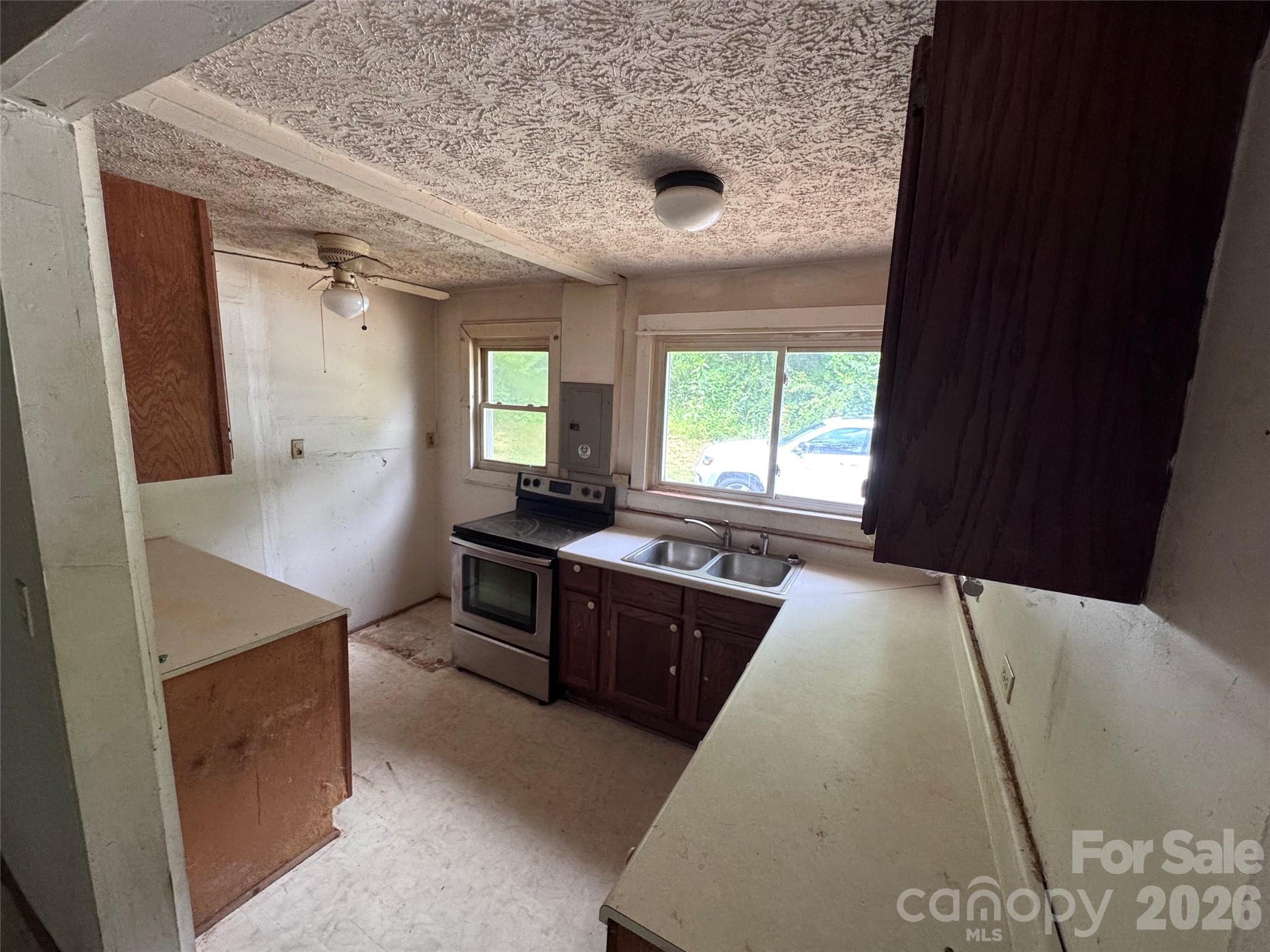 402 Sharon Road — Fairview