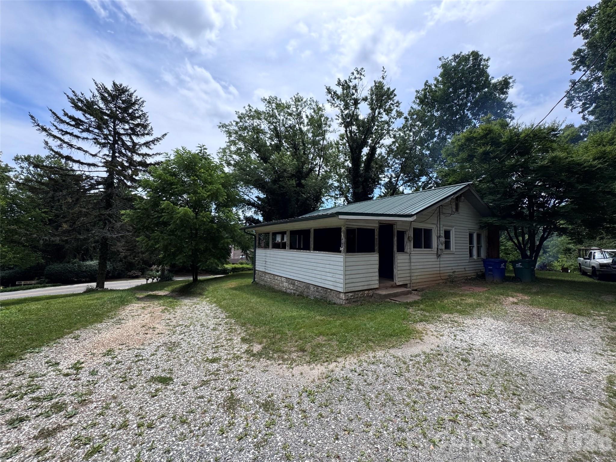 402 Sharon Road — Fairview