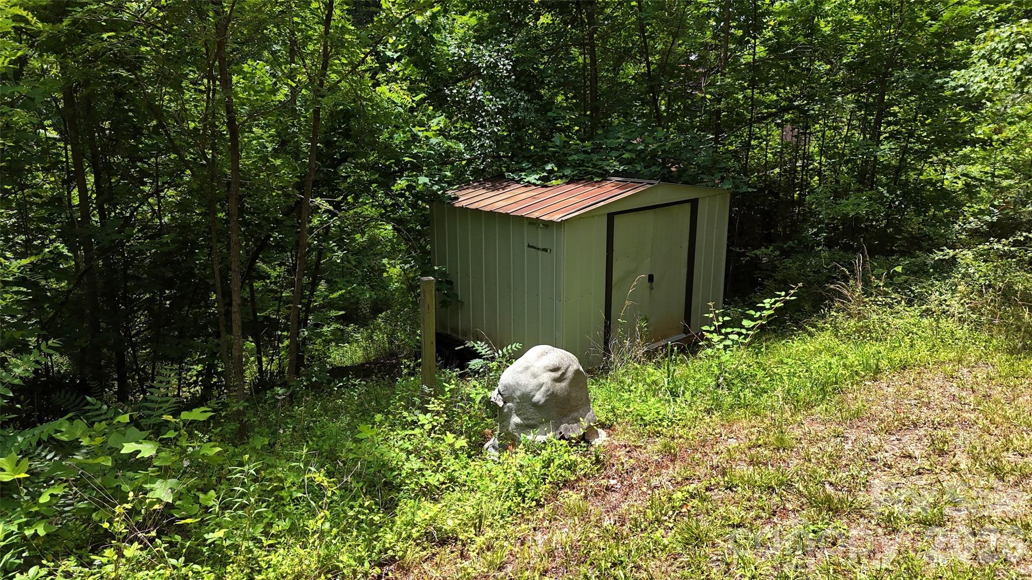 402 Sharon Road — Fairview