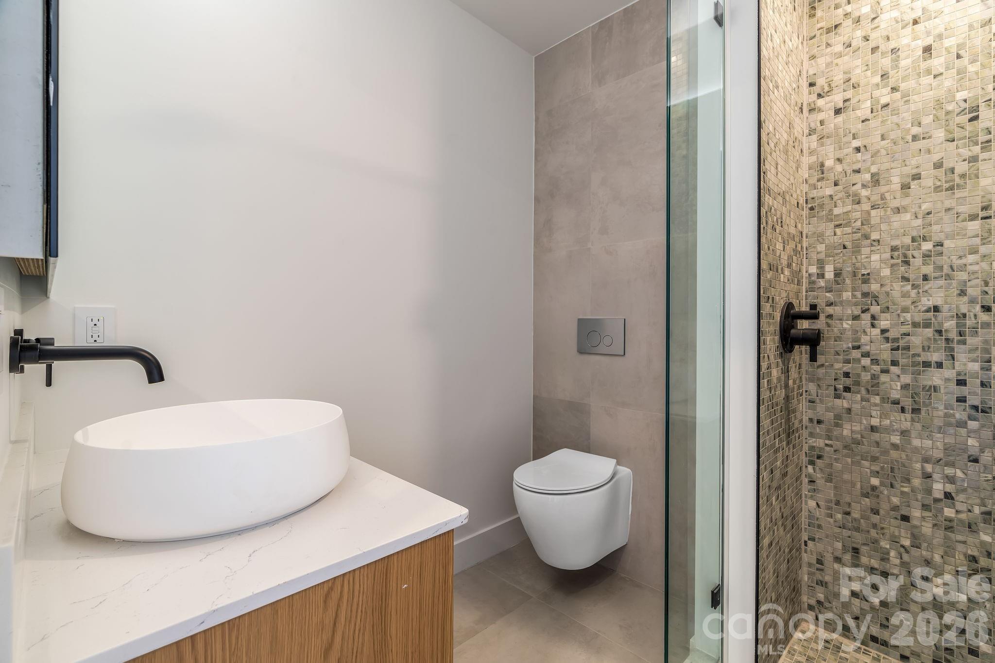 78 Manchester Way — Mills River