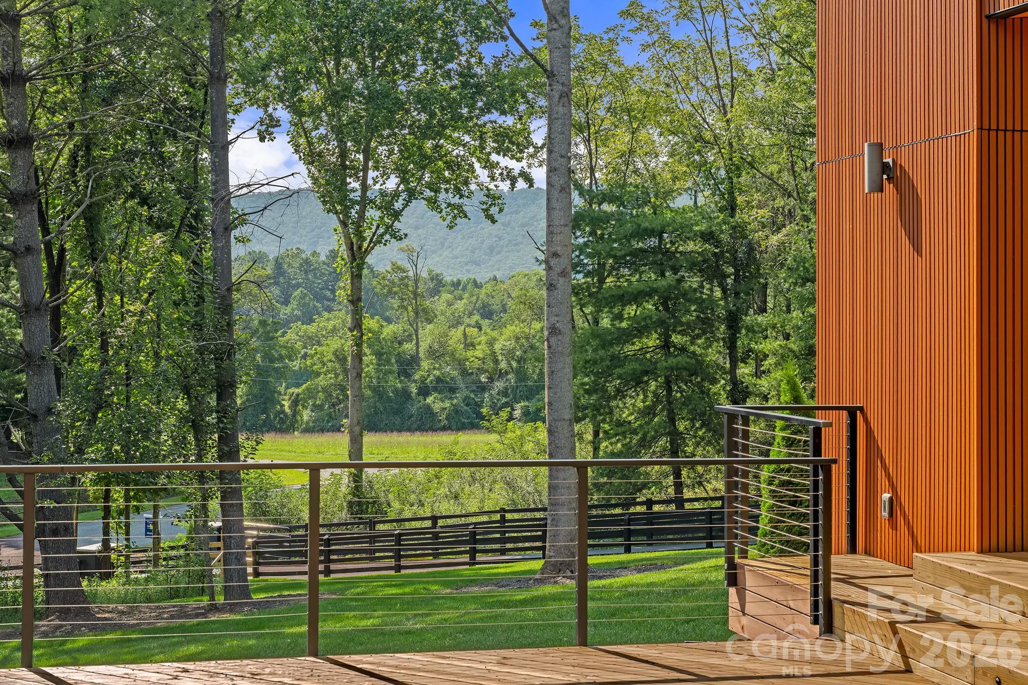 78 Manchester Way — Mills River