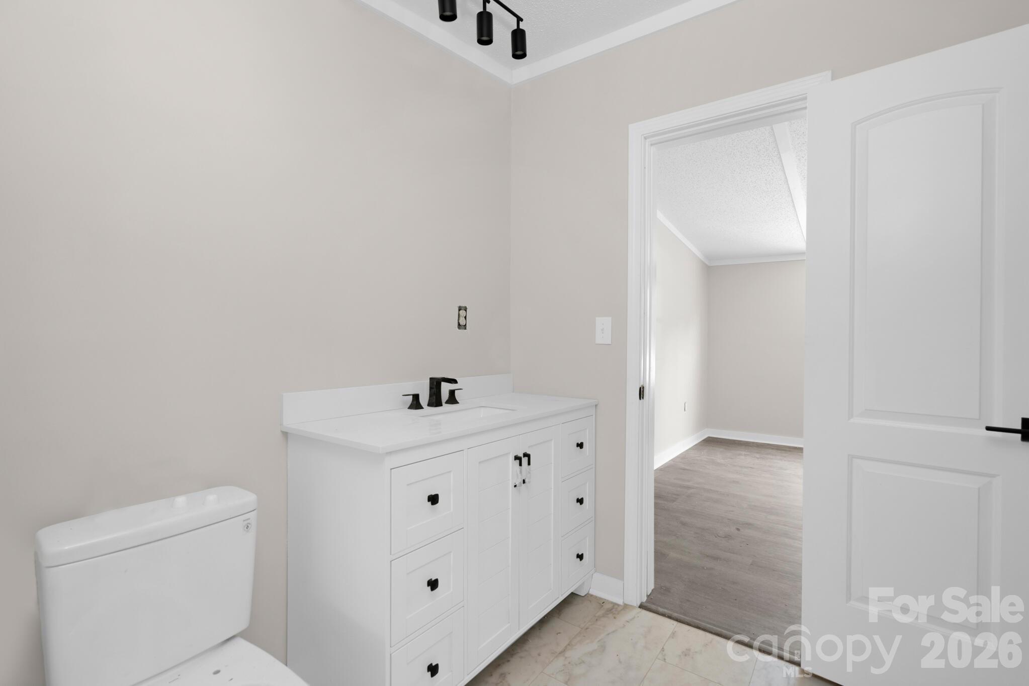 5358 Hope Road — Vale