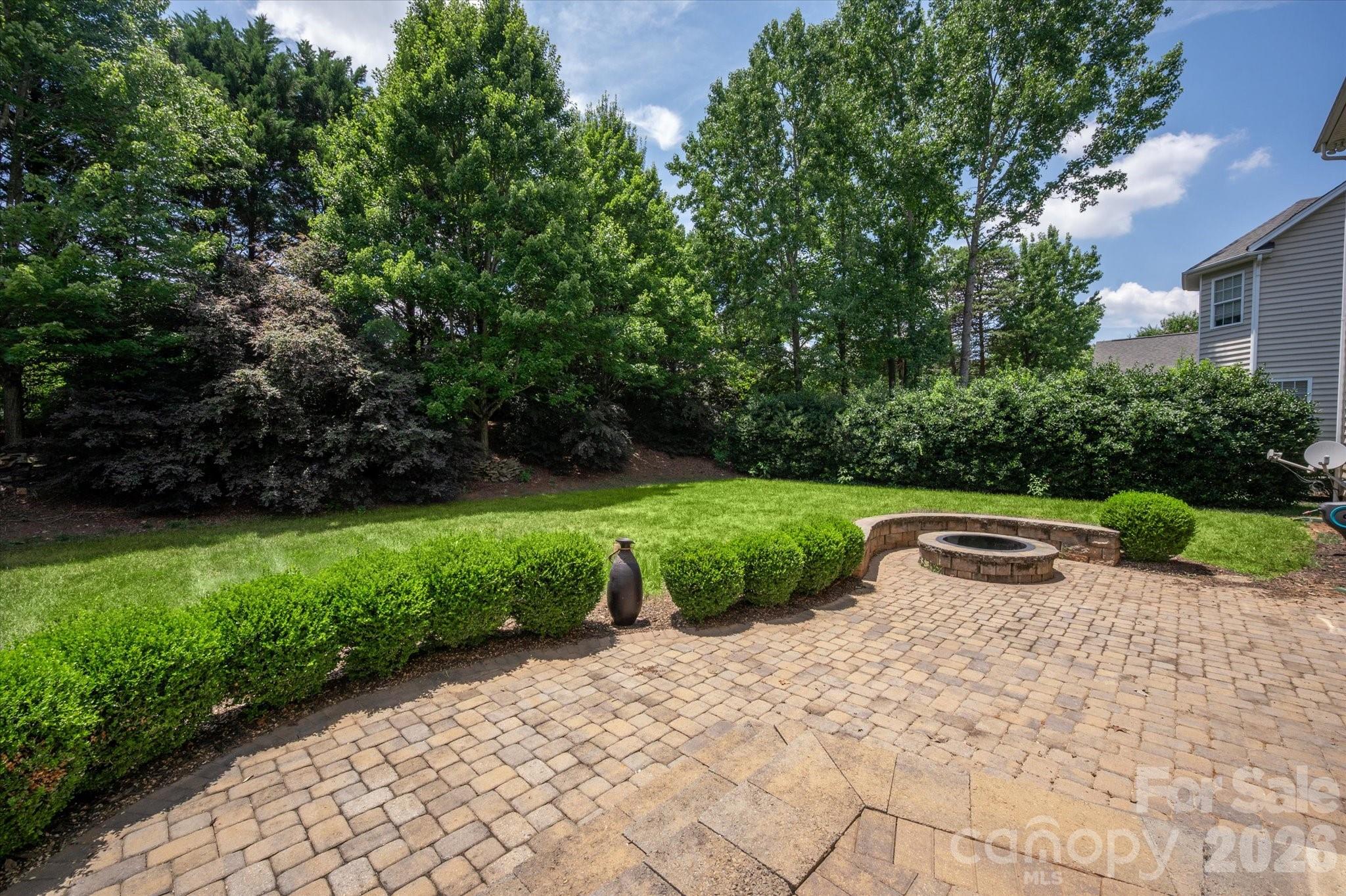 902 Lillieshall Road — Waxhaw