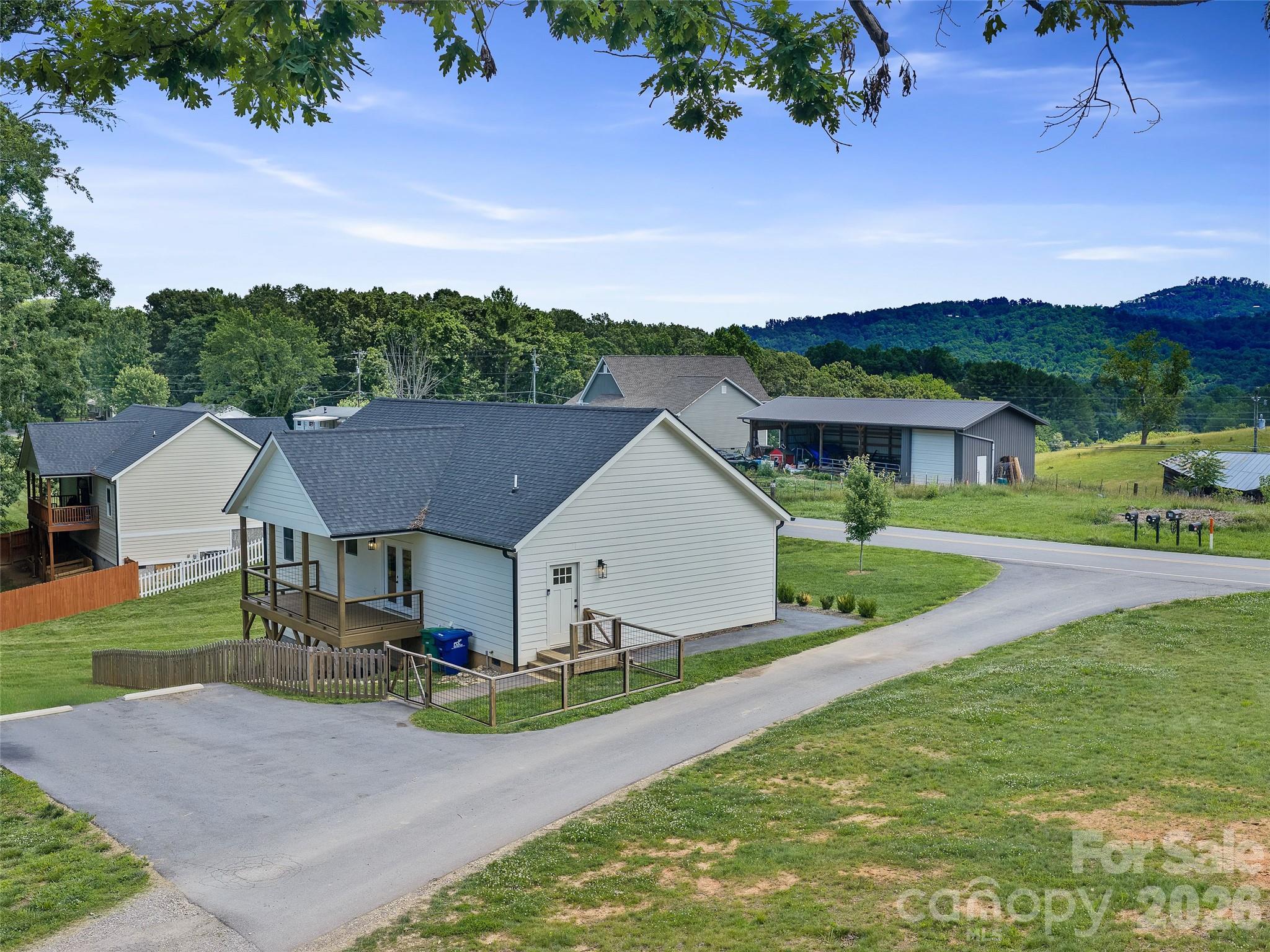 105 Crowder Hills Lane — Asheville