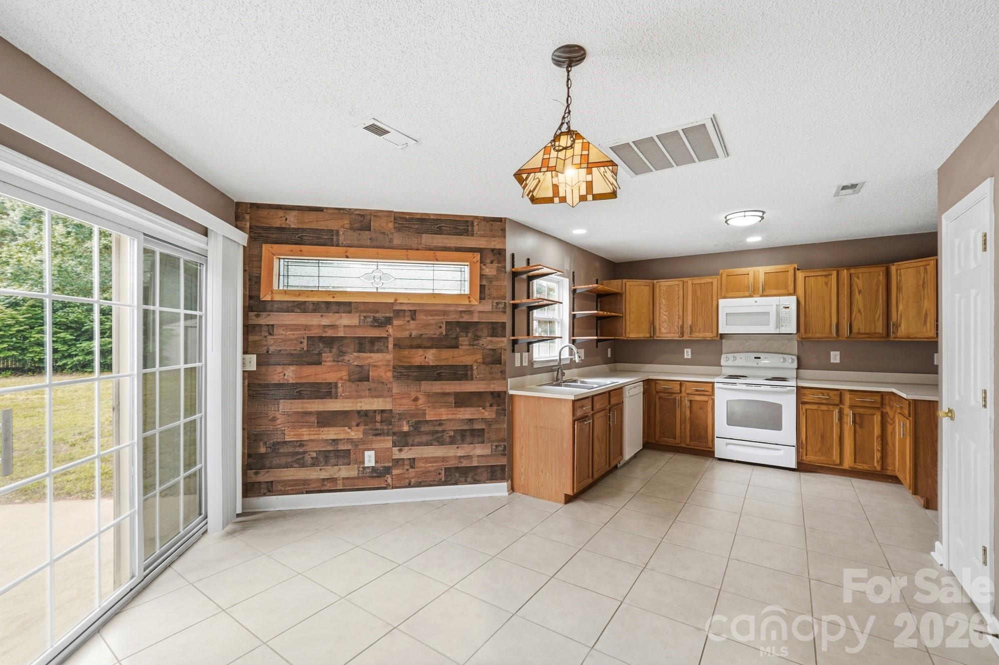 2720 Round Hill Road — Rock Hill