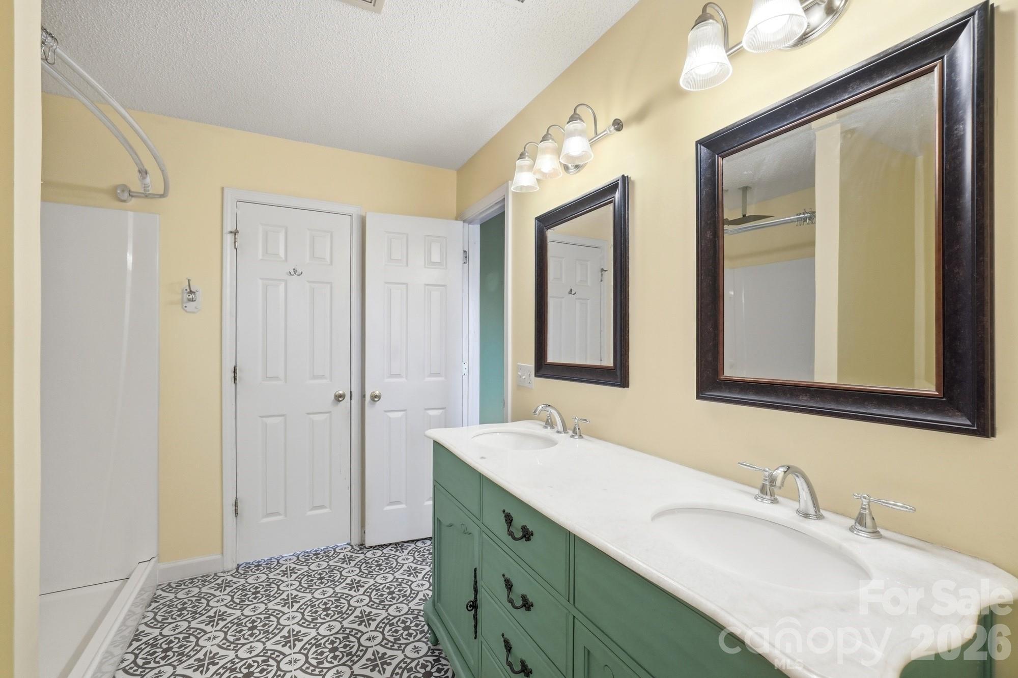 2720 Round Hill Road — Rock Hill