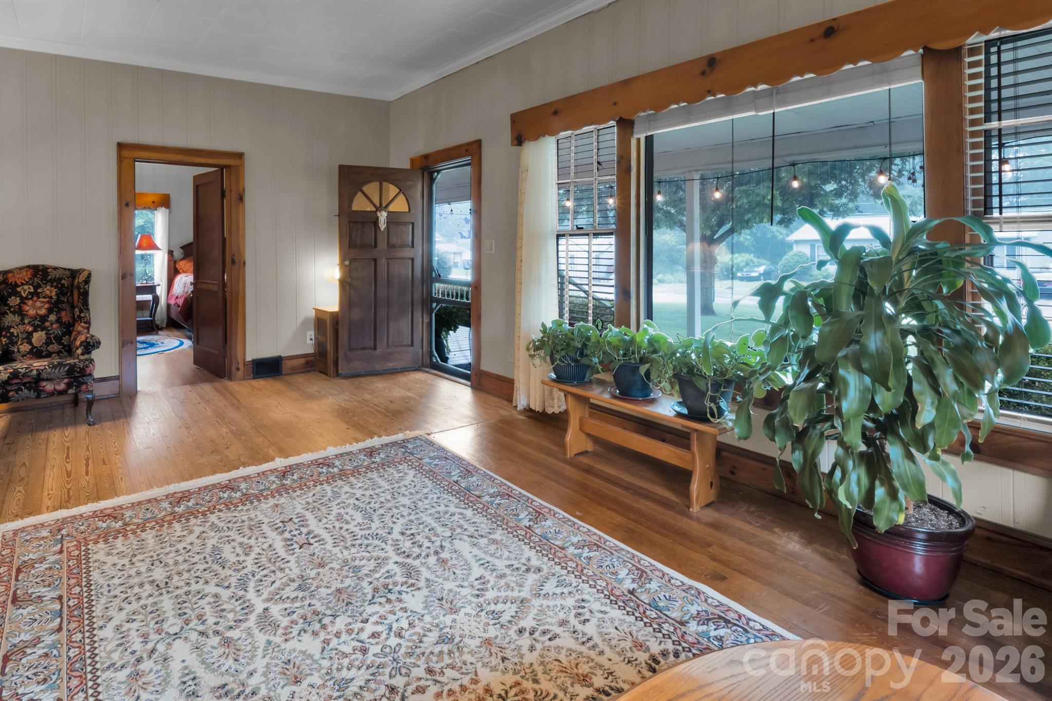 2103 N Thomas Avenue — Newton