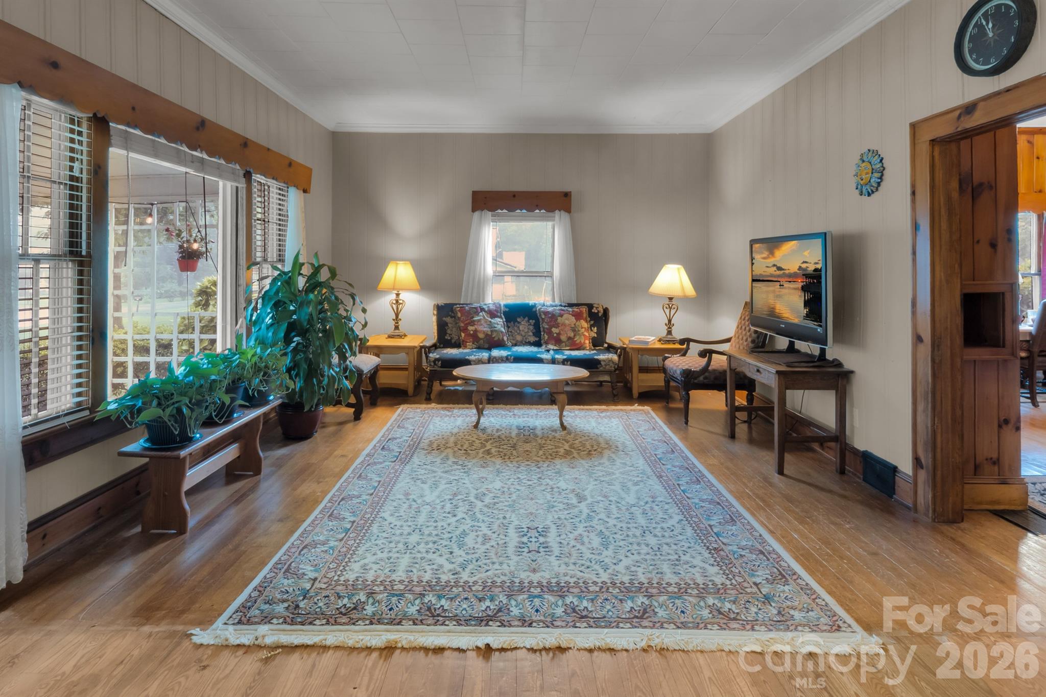 2103 N Thomas Avenue — Newton