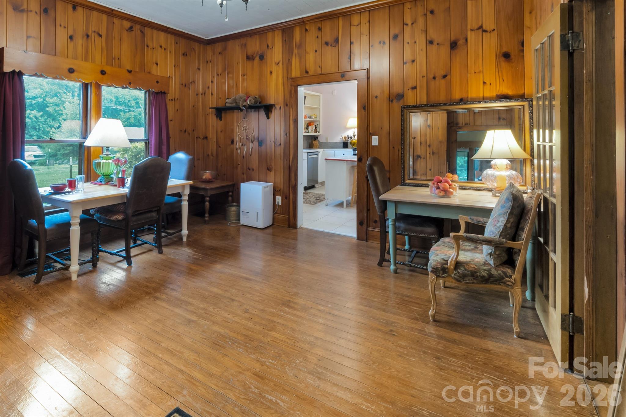 2103 N Thomas Avenue — Newton
