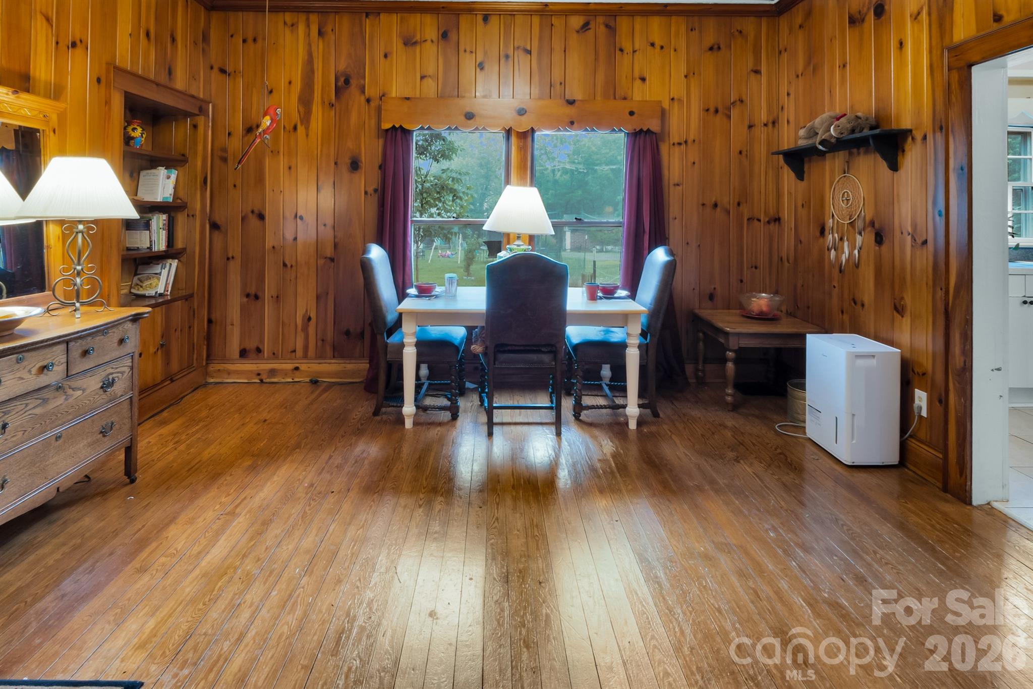 2103 N Thomas Avenue — Newton