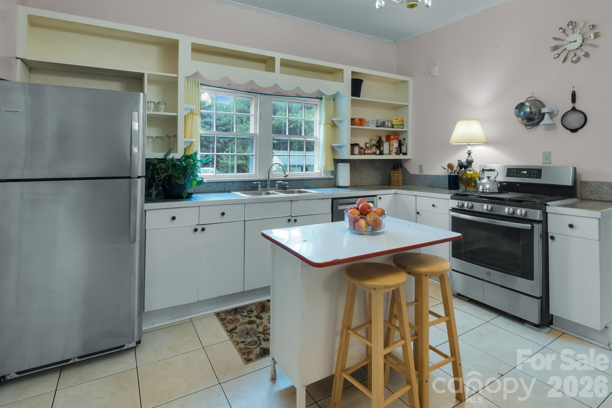 2103 N Thomas Avenue — Newton