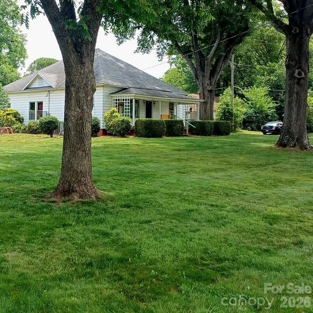 2103 N Thomas Avenue — Newton