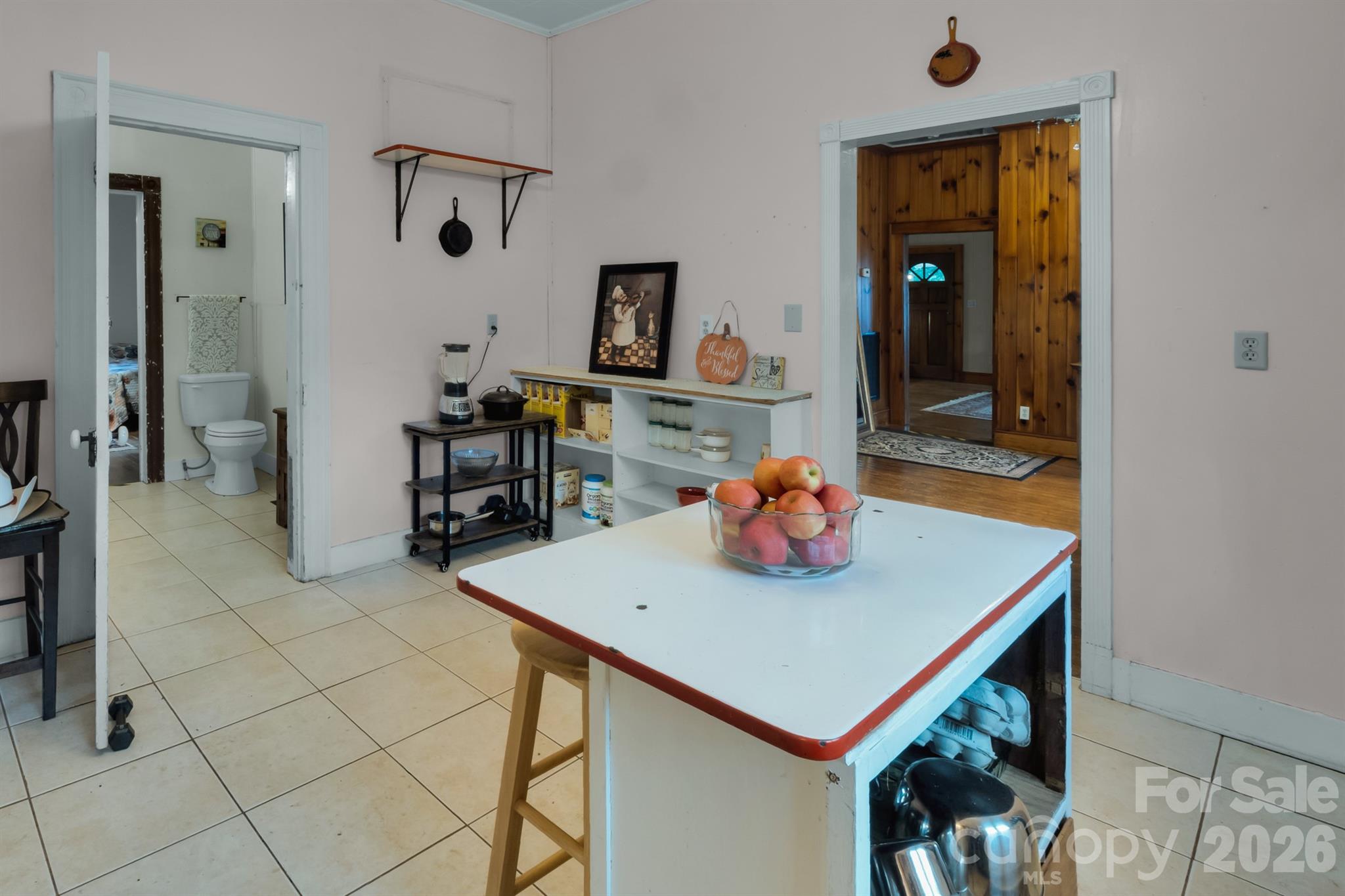 2103 N Thomas Avenue — Newton