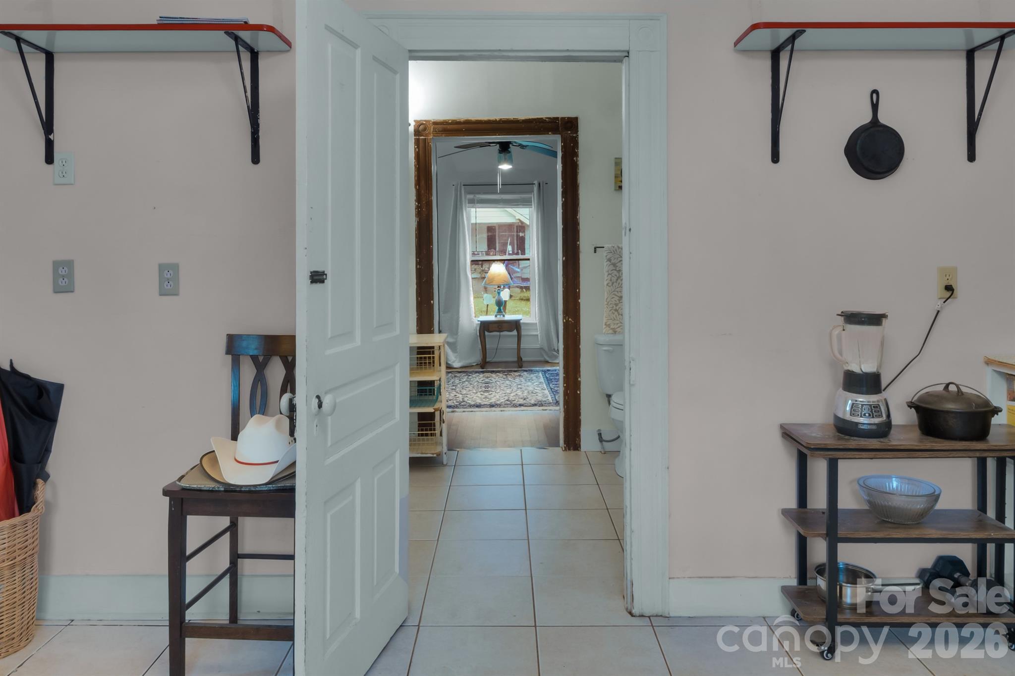 2103 N Thomas Avenue — Newton