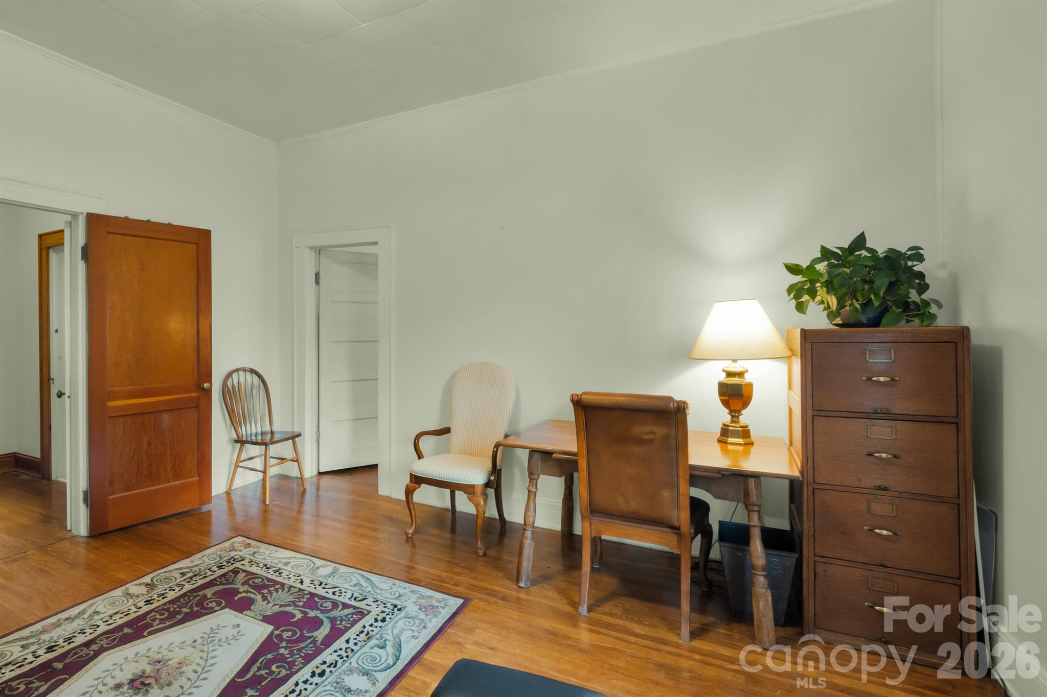 2103 N Thomas Avenue — Newton