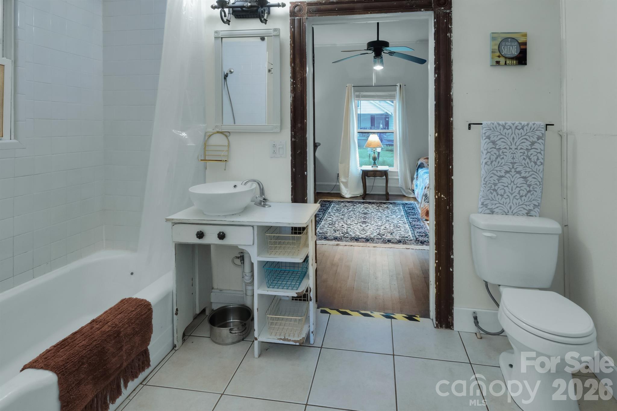 2103 N Thomas Avenue — Newton
