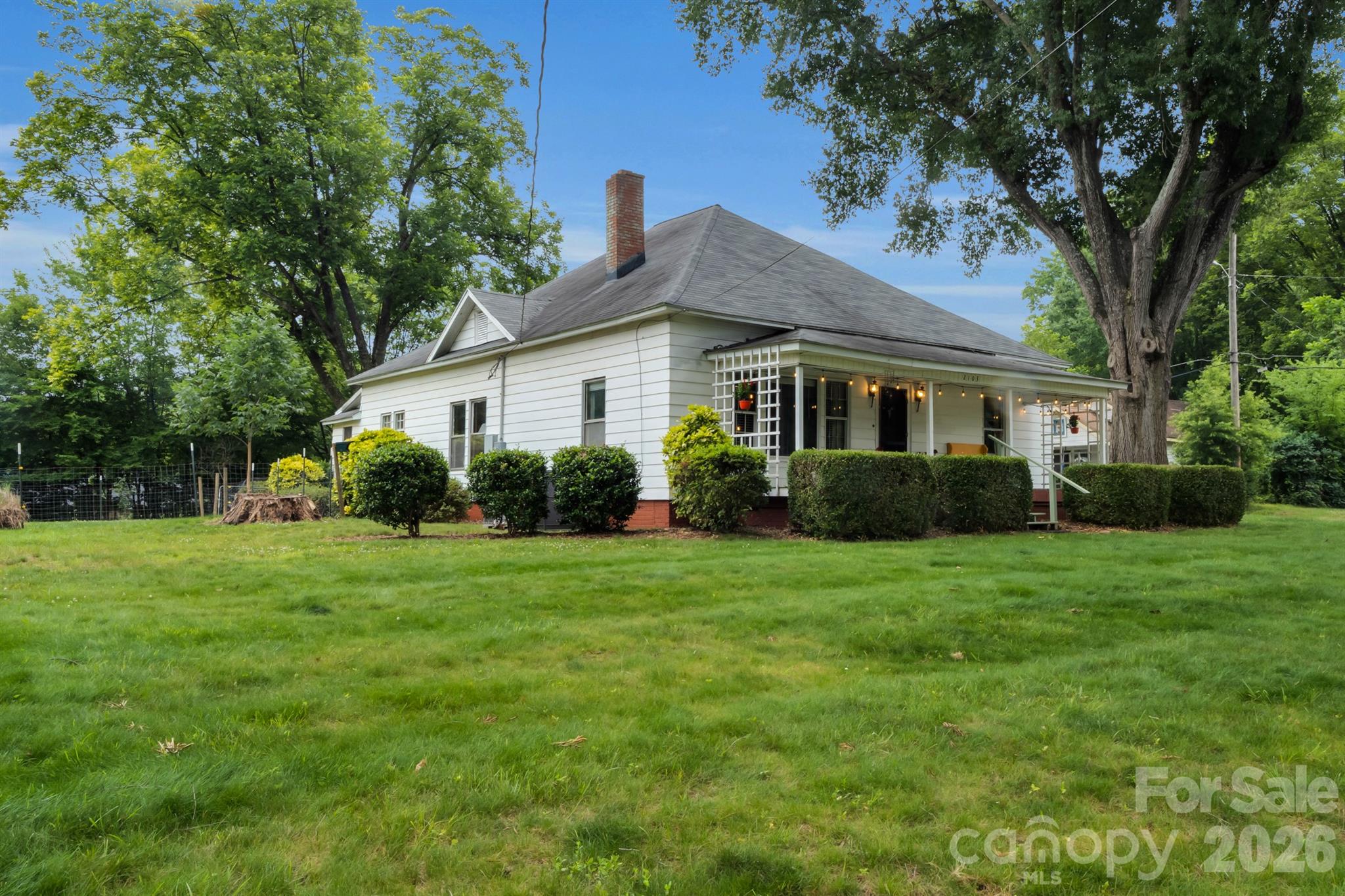 2103 N Thomas Avenue — Newton