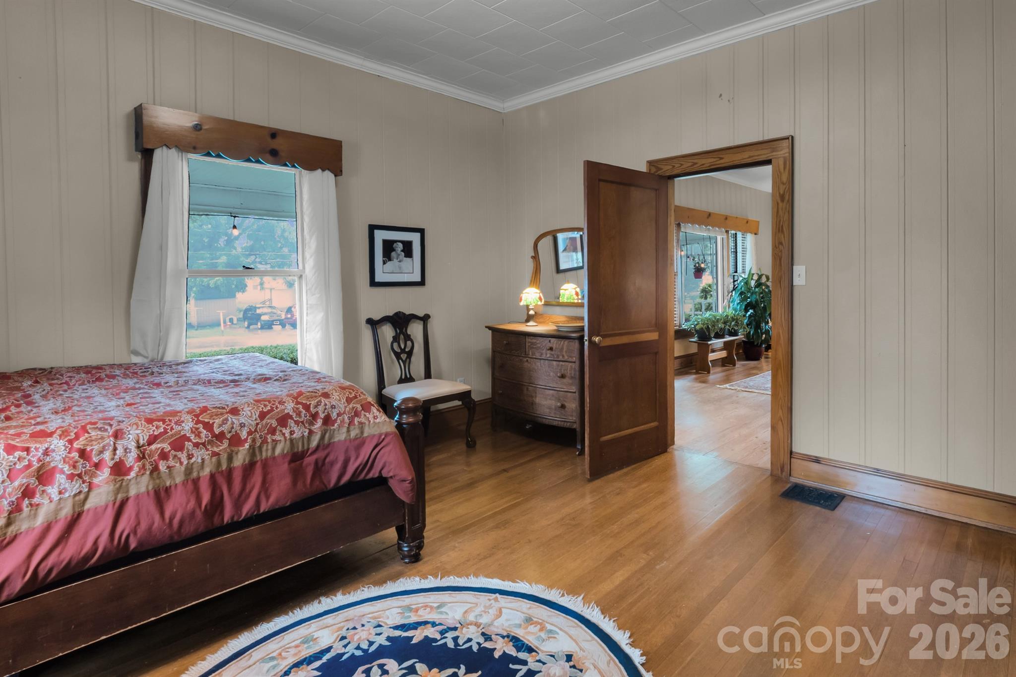 2103 N Thomas Avenue — Newton