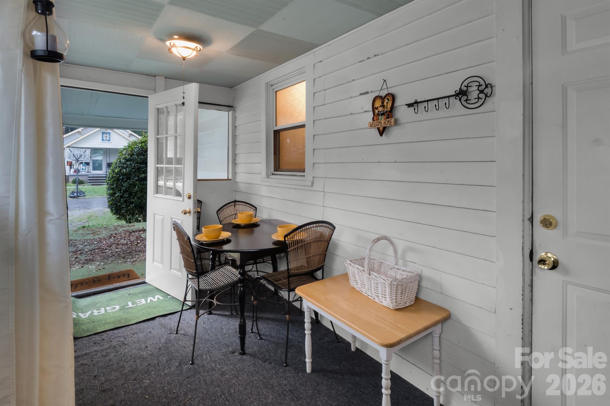 2103 N Thomas Avenue — Newton