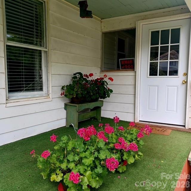 2103 N Thomas Avenue — Newton
