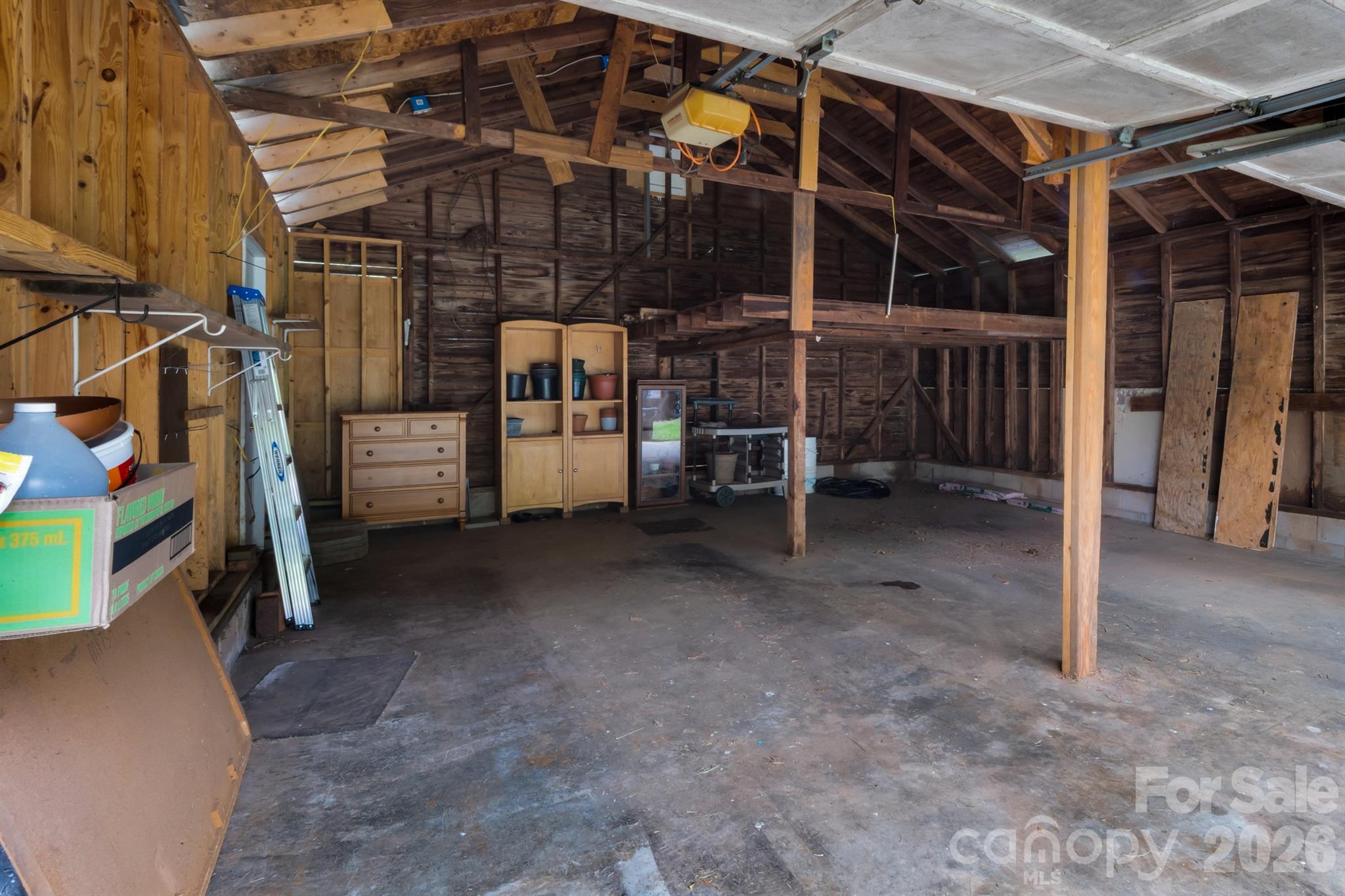 2103 N Thomas Avenue — Newton