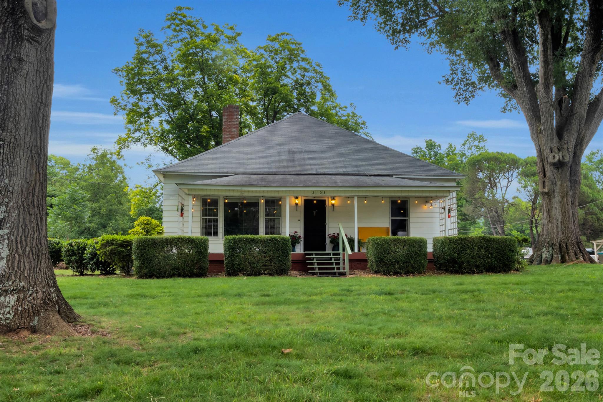 2103 N Thomas Avenue — Newton
