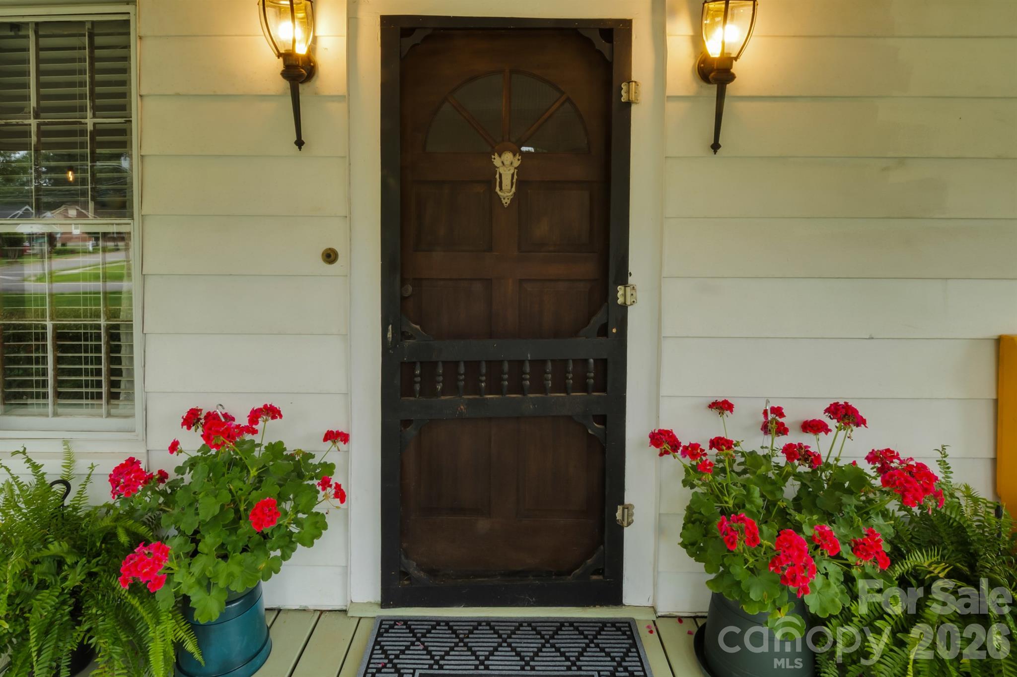 2103 N Thomas Avenue — Newton