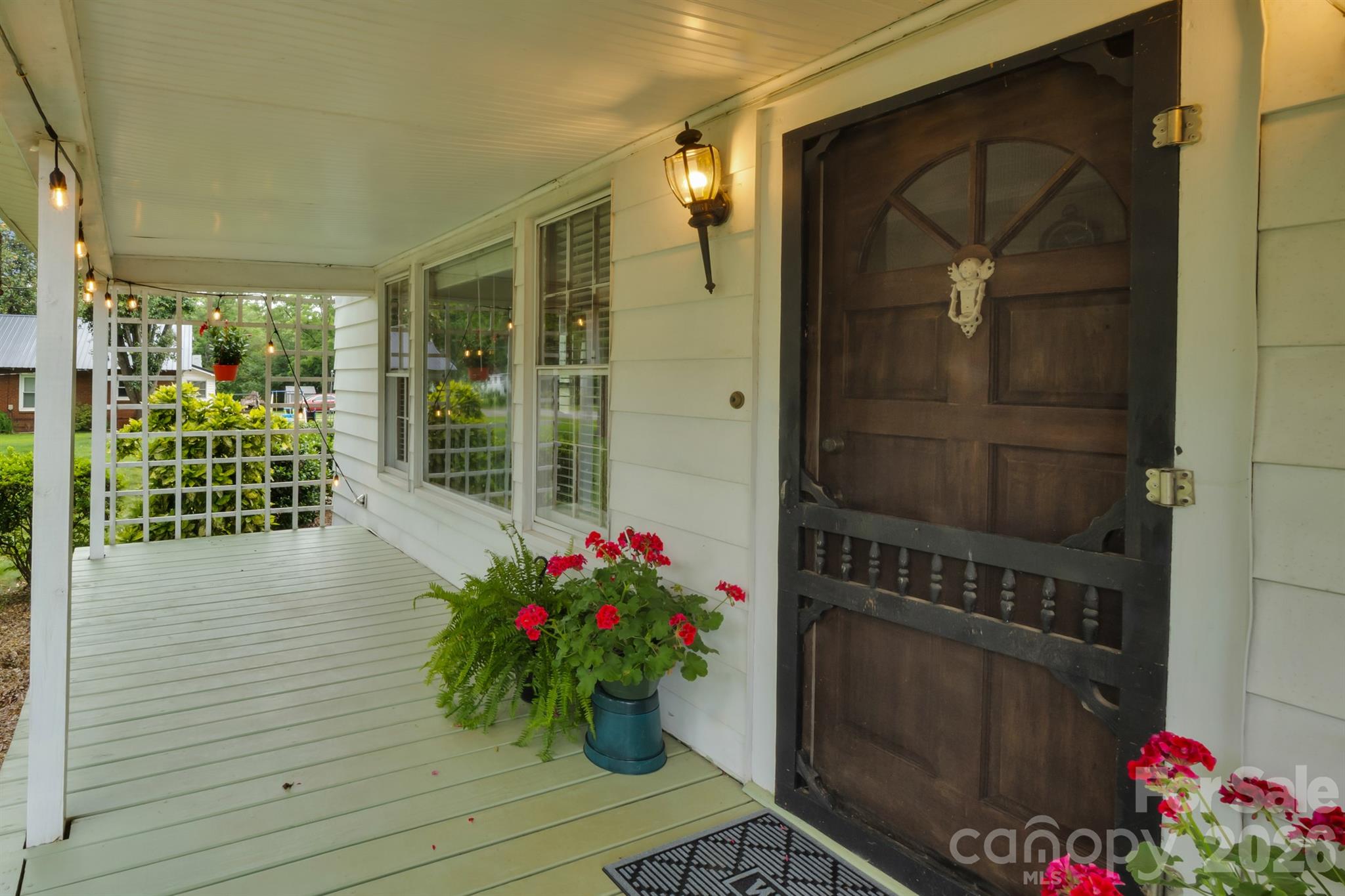 2103 N Thomas Avenue — Newton