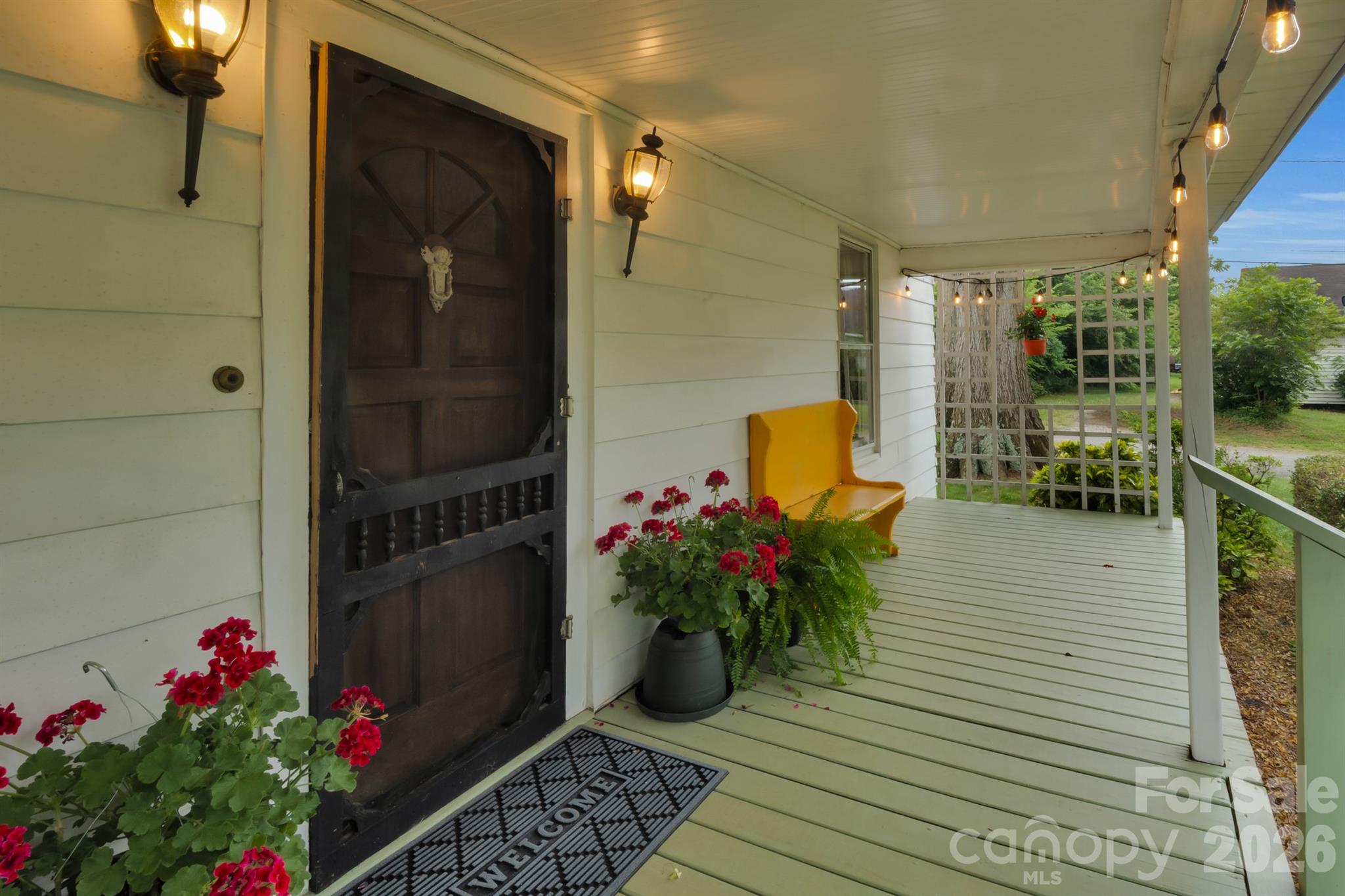 2103 N Thomas Avenue — Newton
