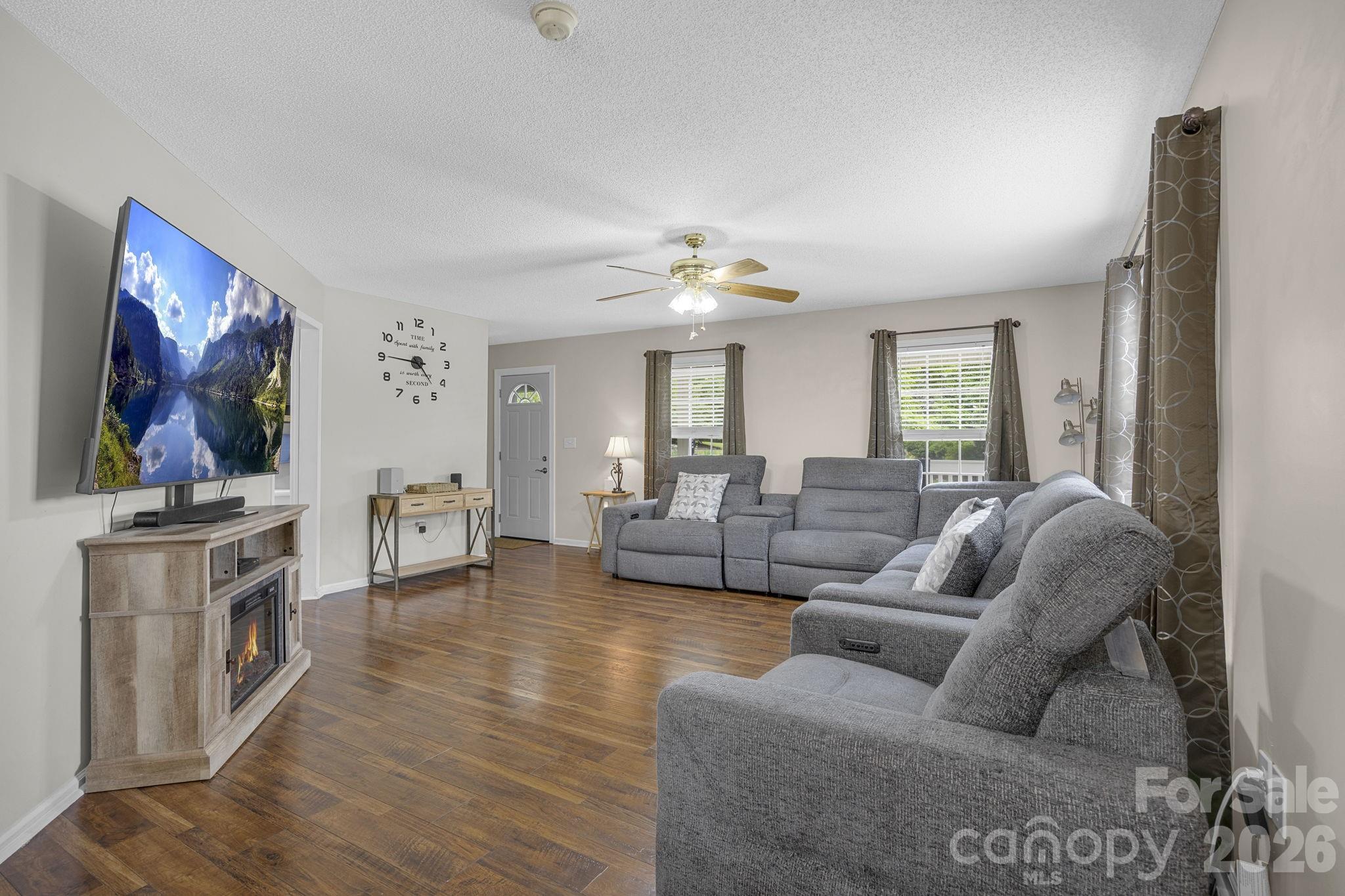 217 Lakewood Drive — Pickens