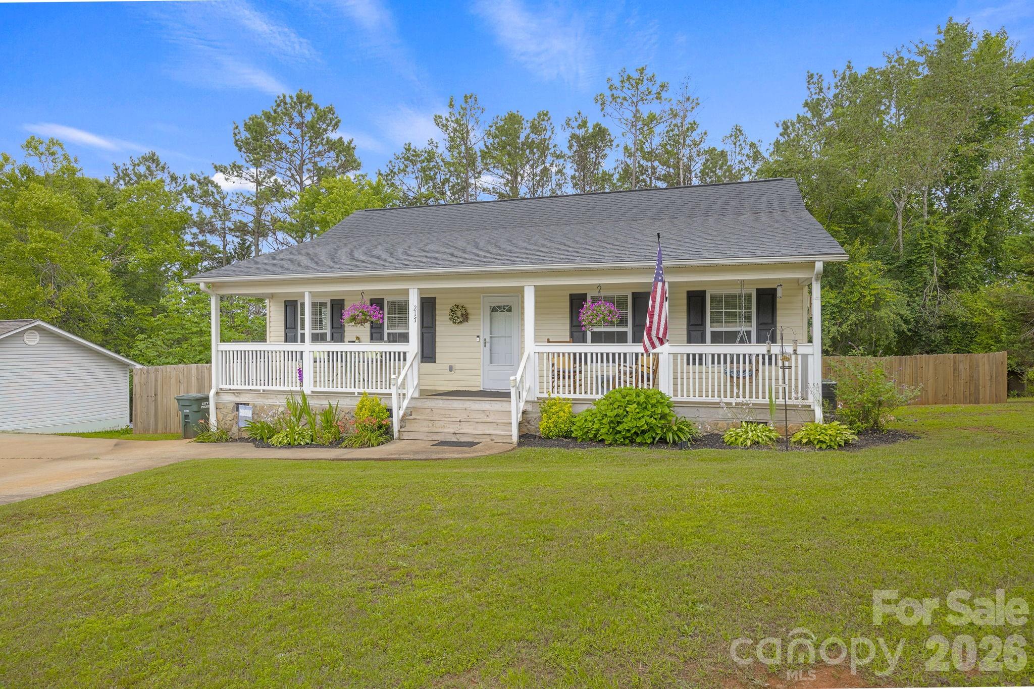 217 Lakewood Drive — Pickens