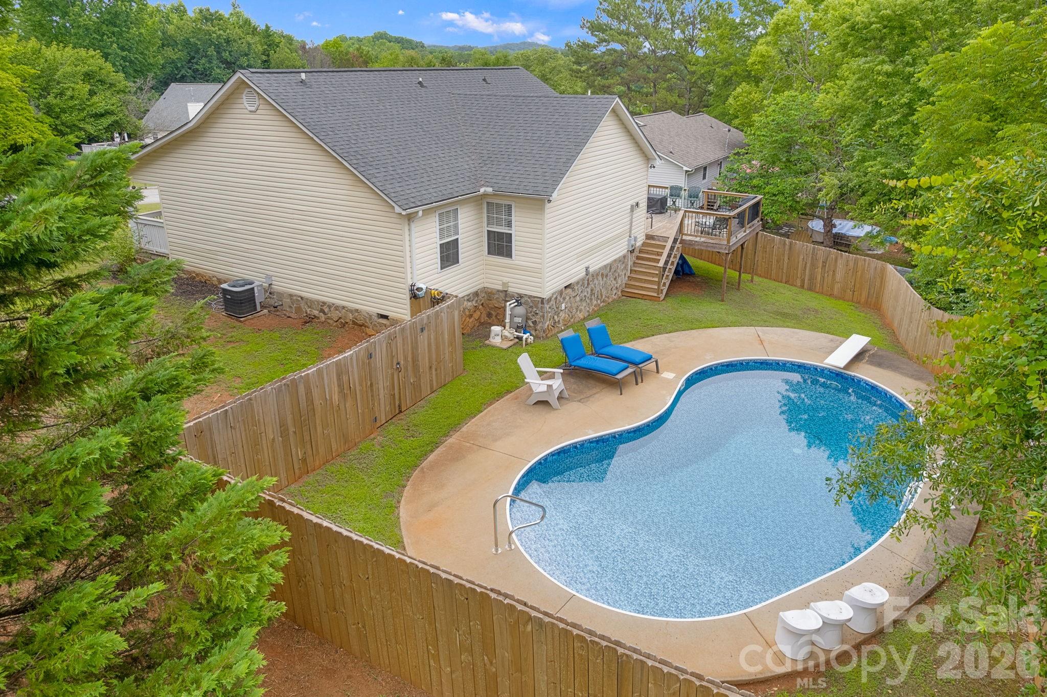 217 Lakewood Drive — Pickens