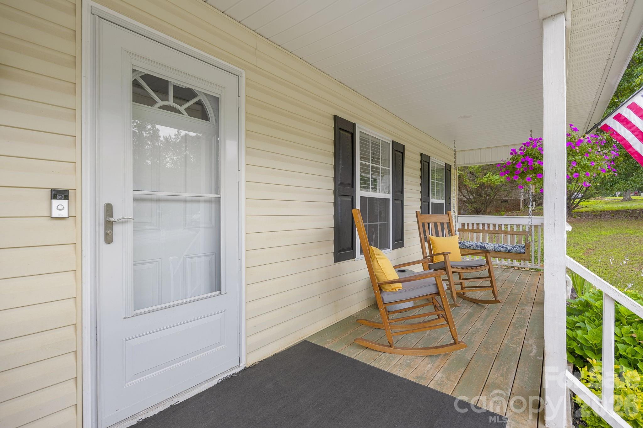 217 Lakewood Drive — Pickens