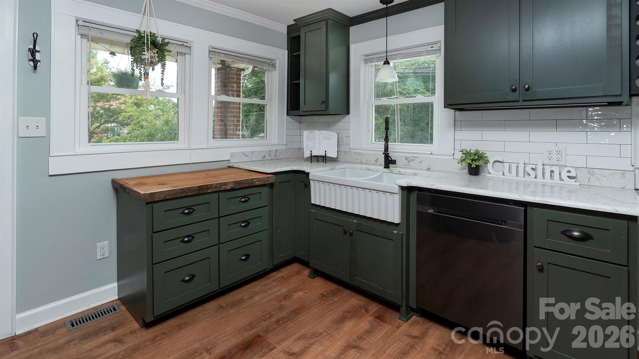 3308 16th Street NE — Hickory