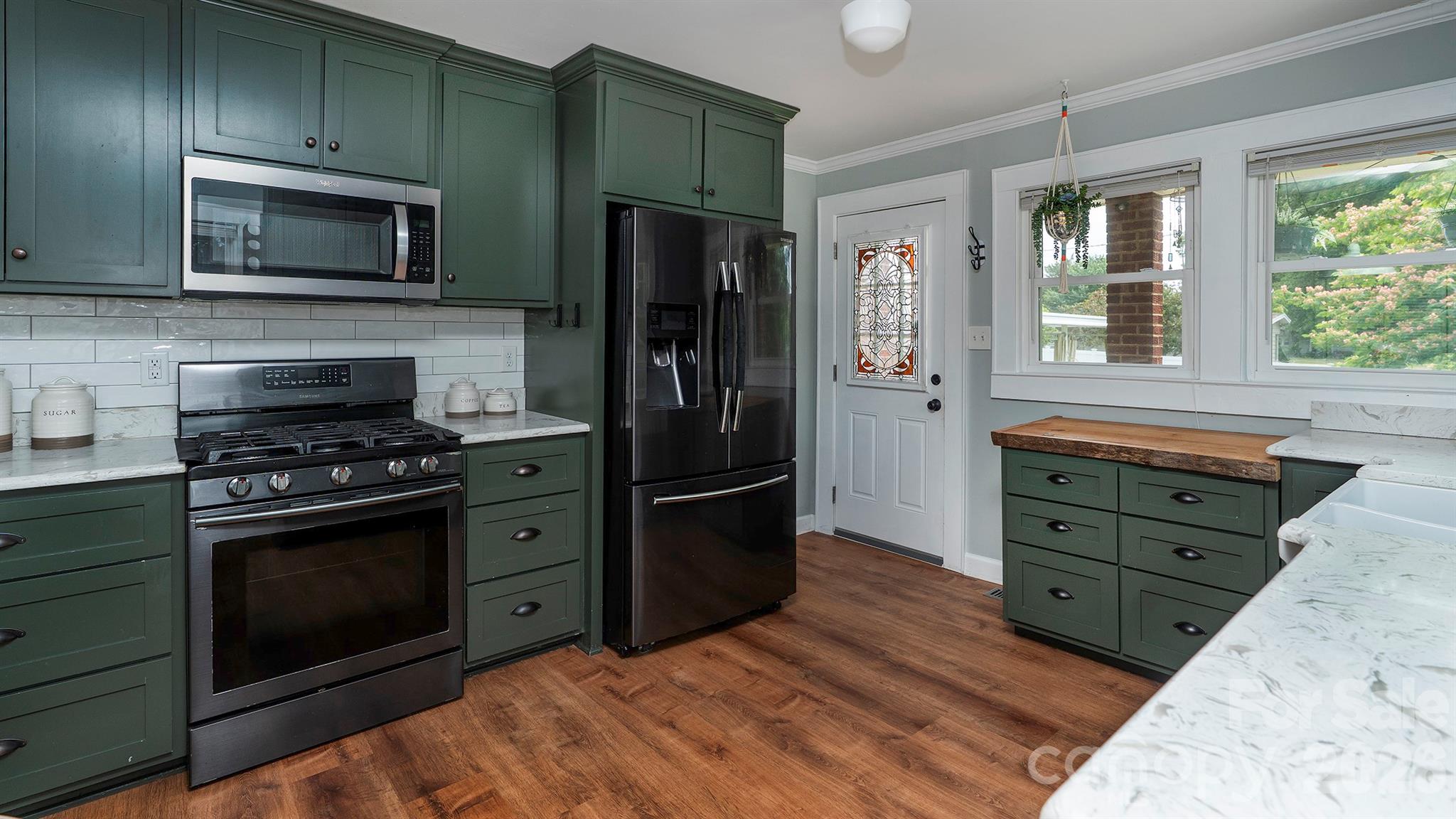 3308 16th Street NE — Hickory