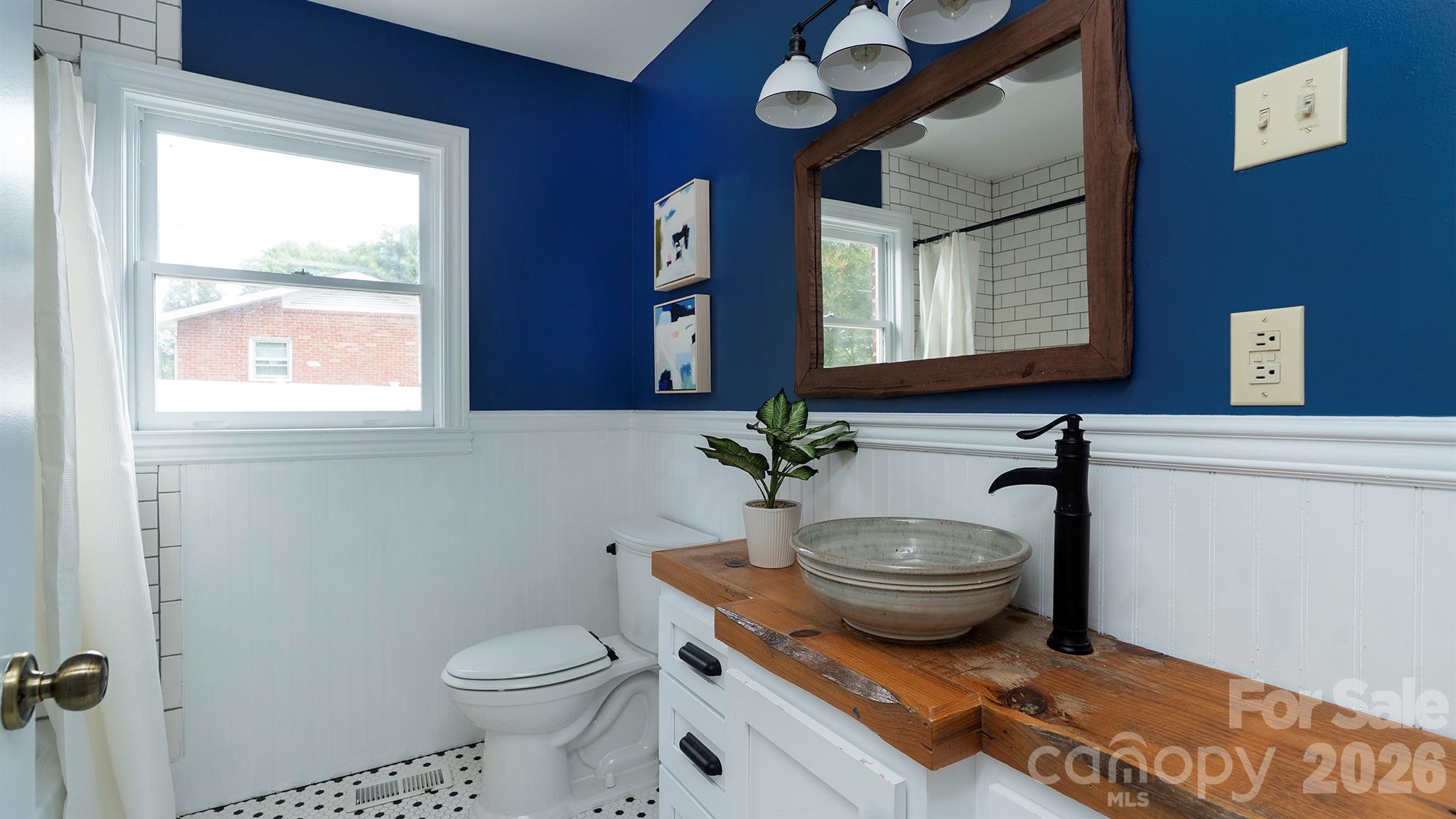 3308 16th Street NE — Hickory