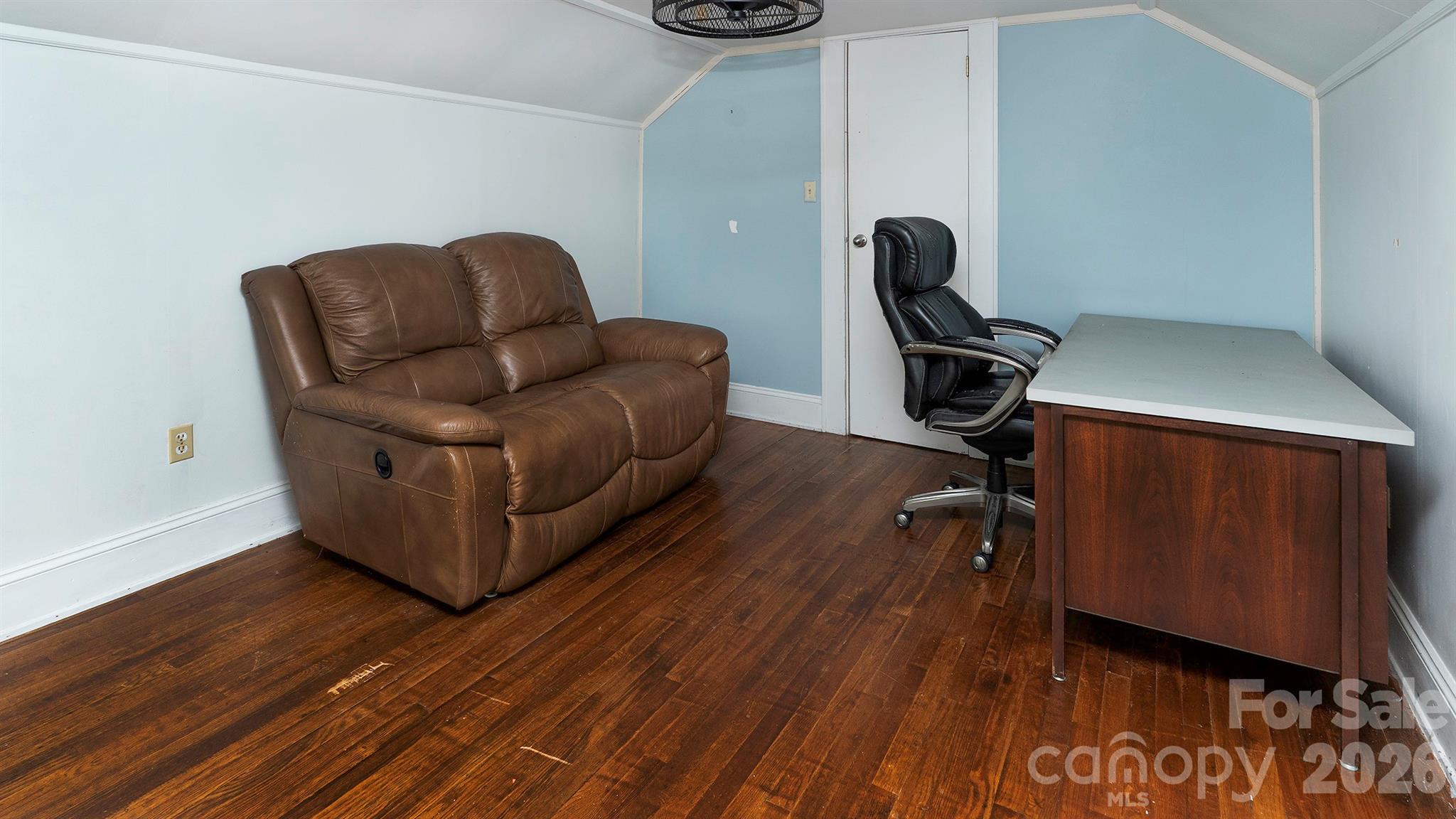 3308 16th Street NE — Hickory