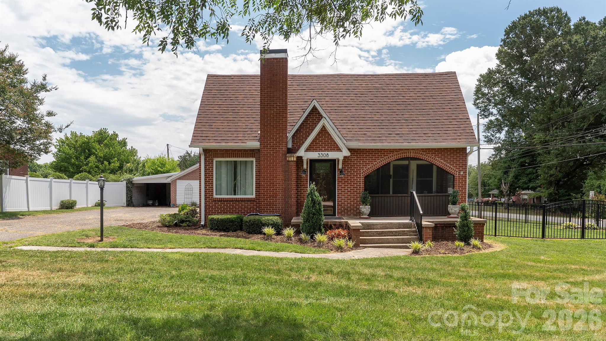 3308 16th Street NE — Hickory