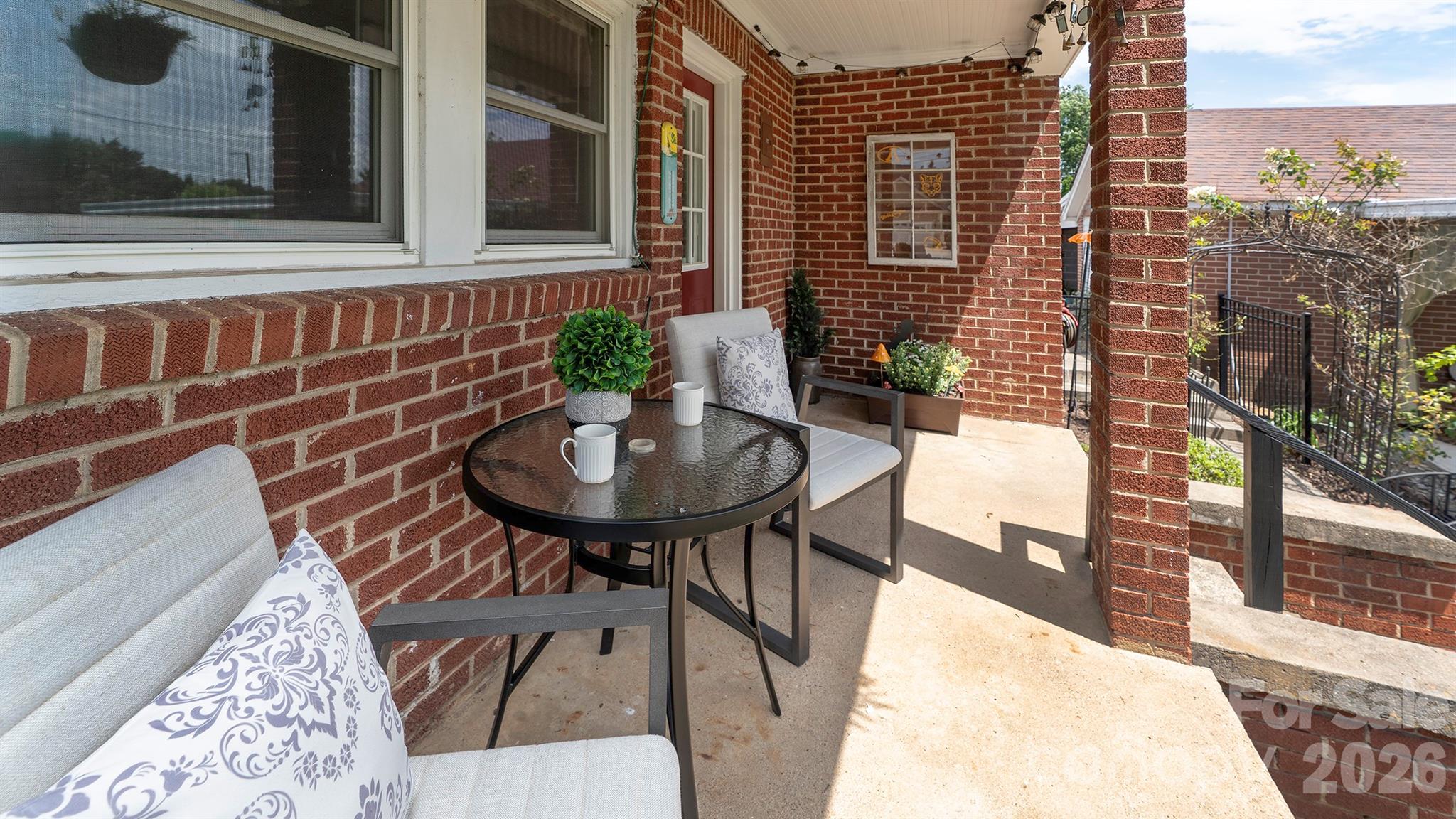 3308 16th Street NE — Hickory