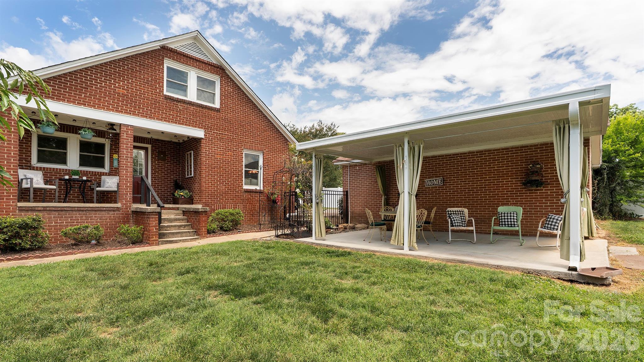 3308 16th Street NE — Hickory