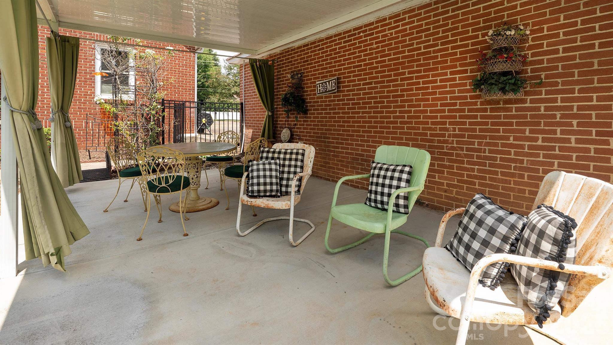 3308 16th Street NE — Hickory