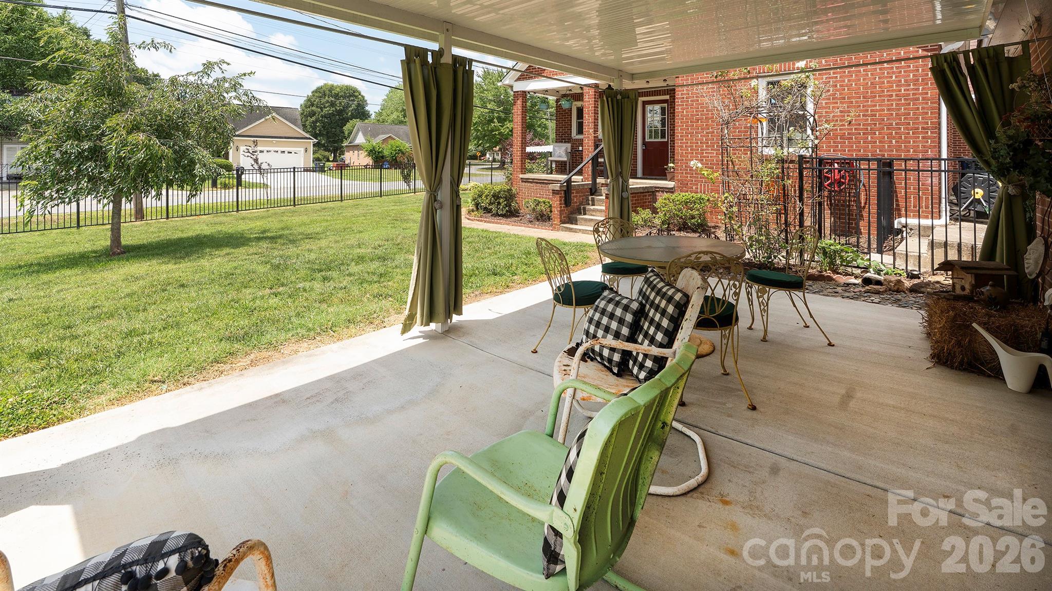 3308 16th Street NE — Hickory