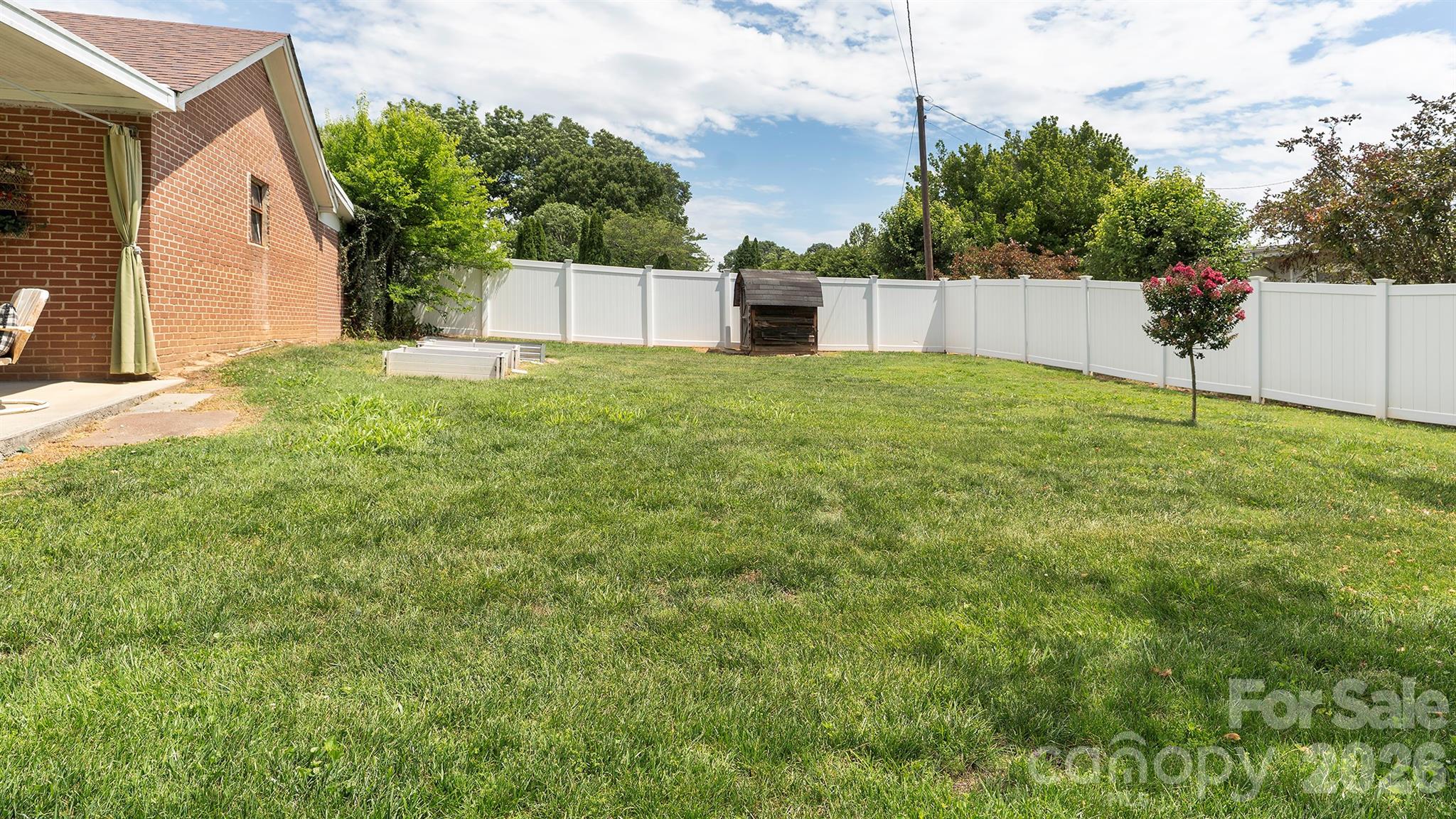 3308 16th Street NE — Hickory