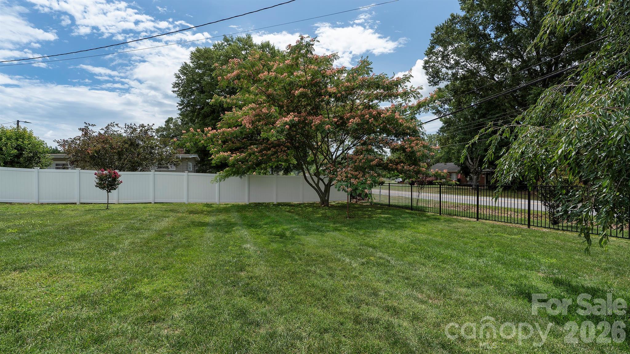 3308 16th Street NE — Hickory