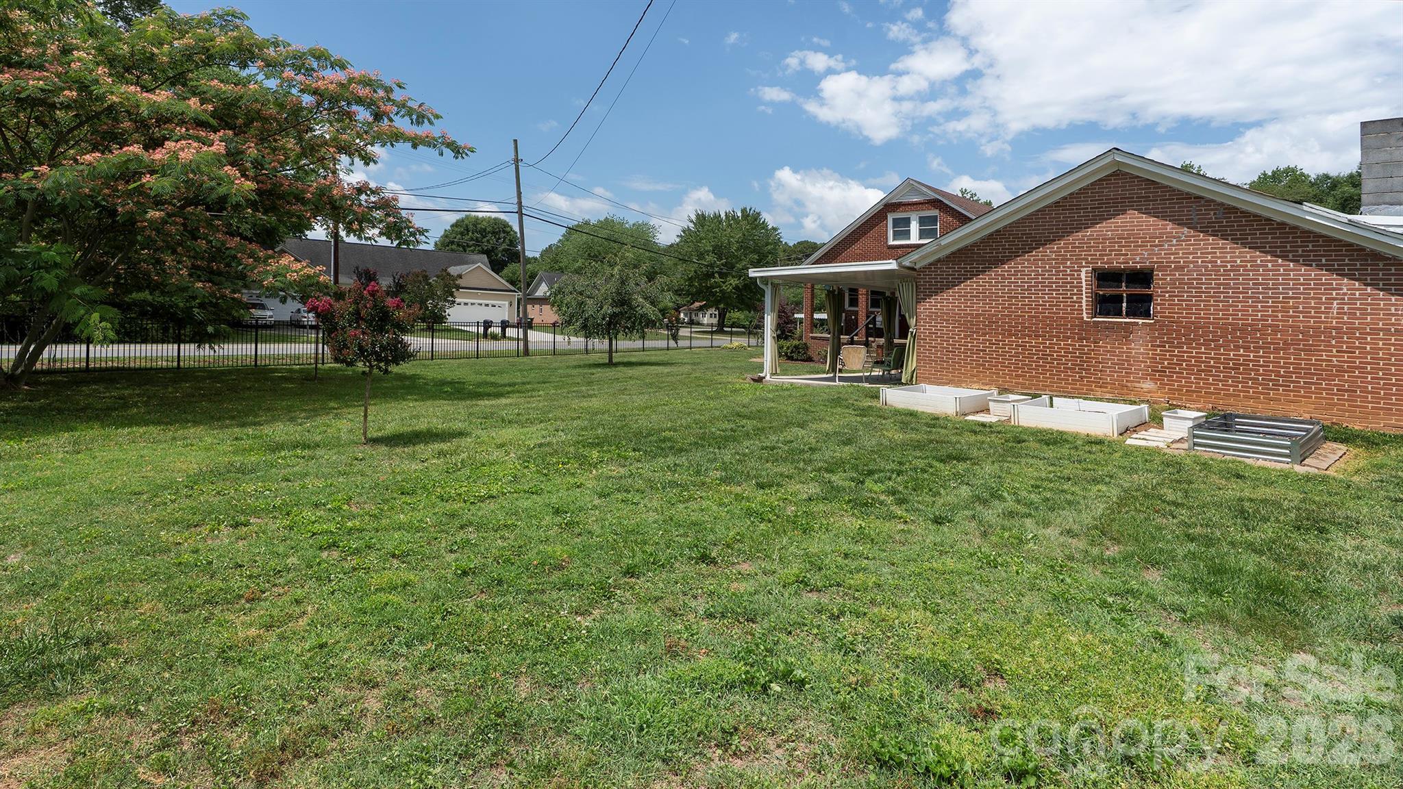 3308 16th Street NE — Hickory